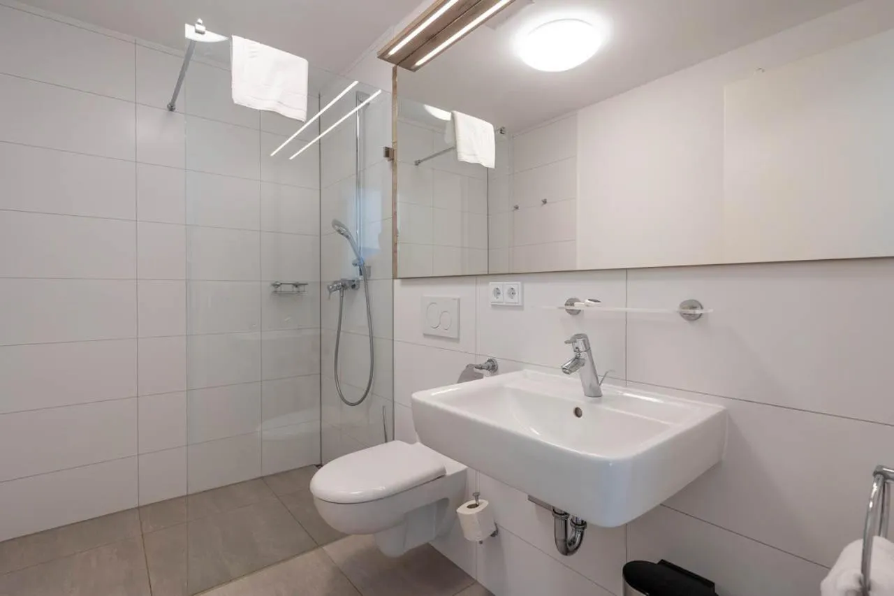 Bathroom in Aparthotel Oberfeld West München, Selbstversorgerhotel