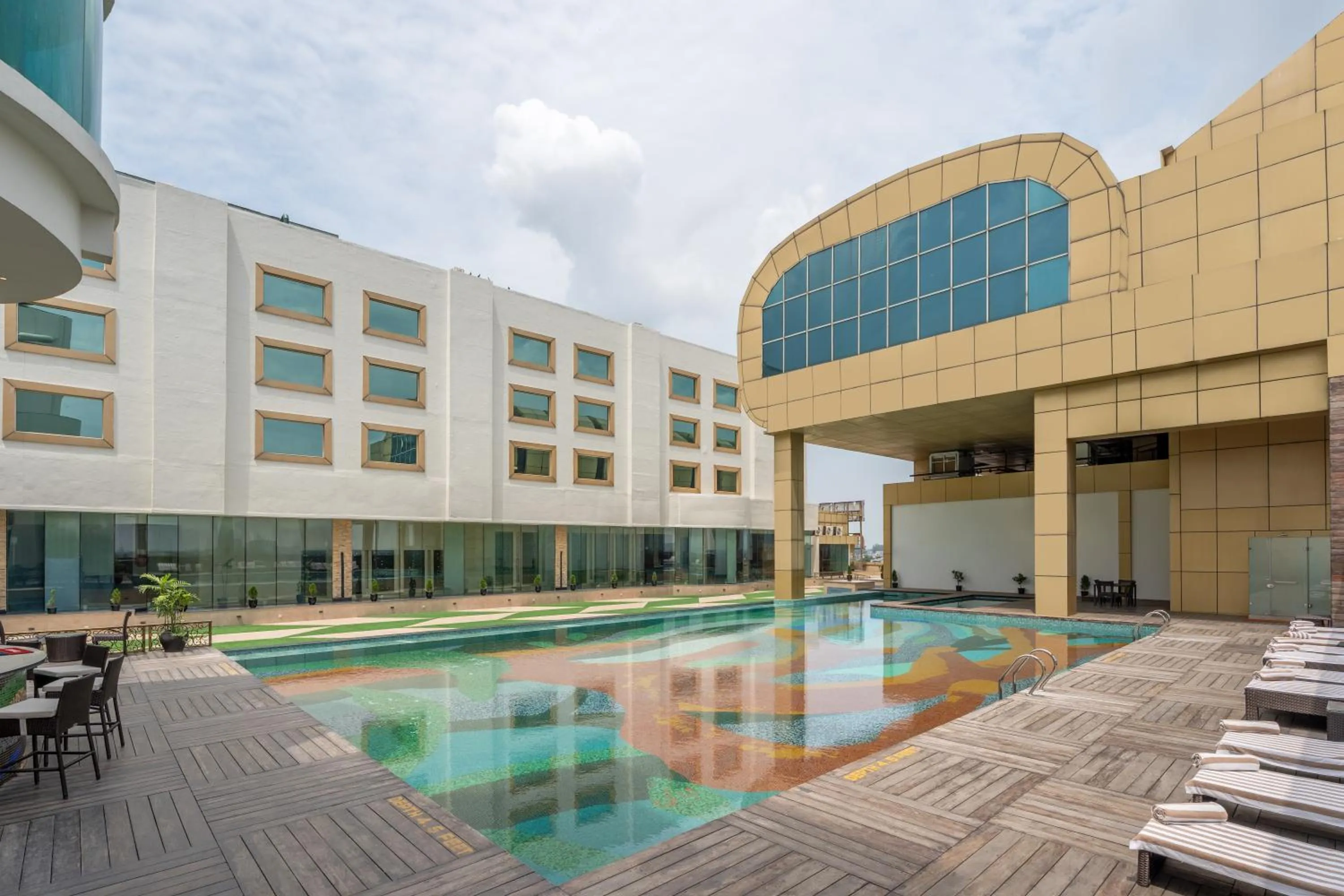 Swimming pool in Radisson Blu Hotel MBD Ludhiana
