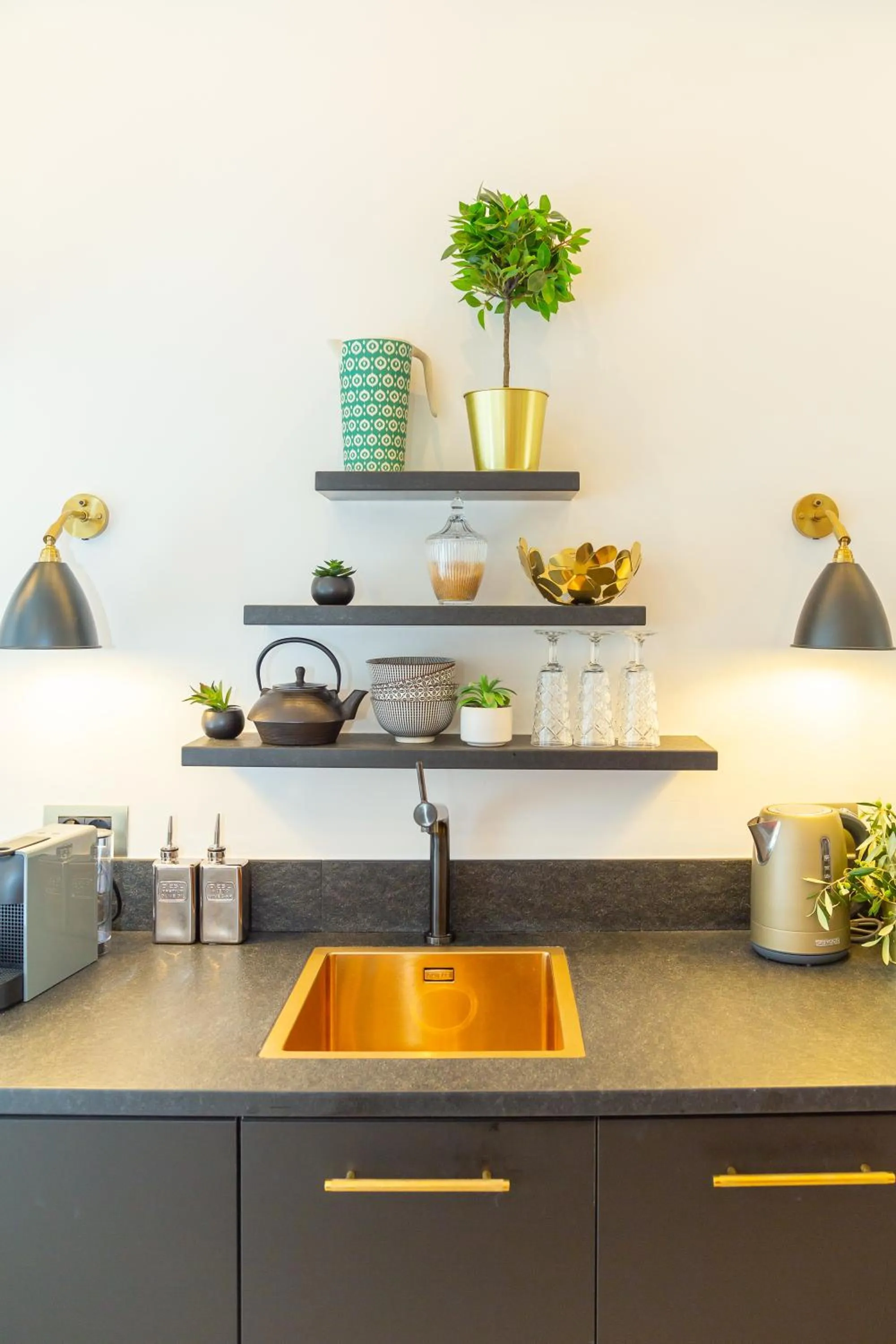 Coffee/tea facilities in Old Town House with Floor Heating & Lush Private Garden