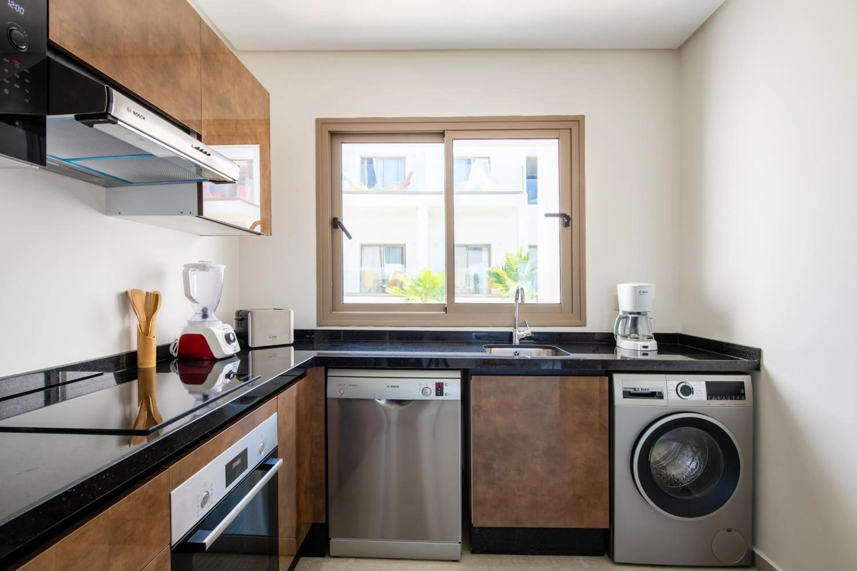 Kitchen or kitchenette in Le Tanger Résidence Hôtelière