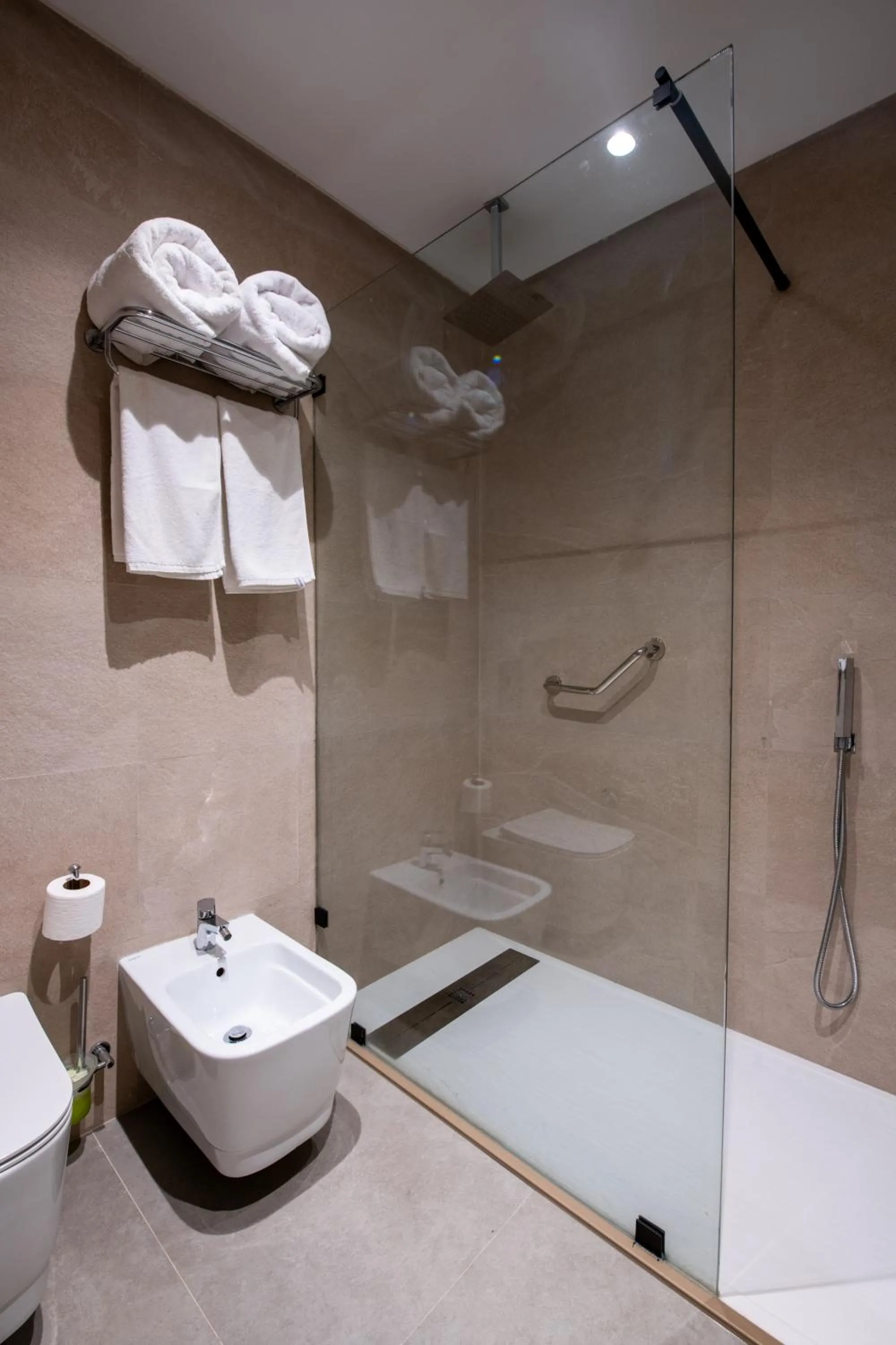 Shower in Le Tanger Résidence Hôtelière