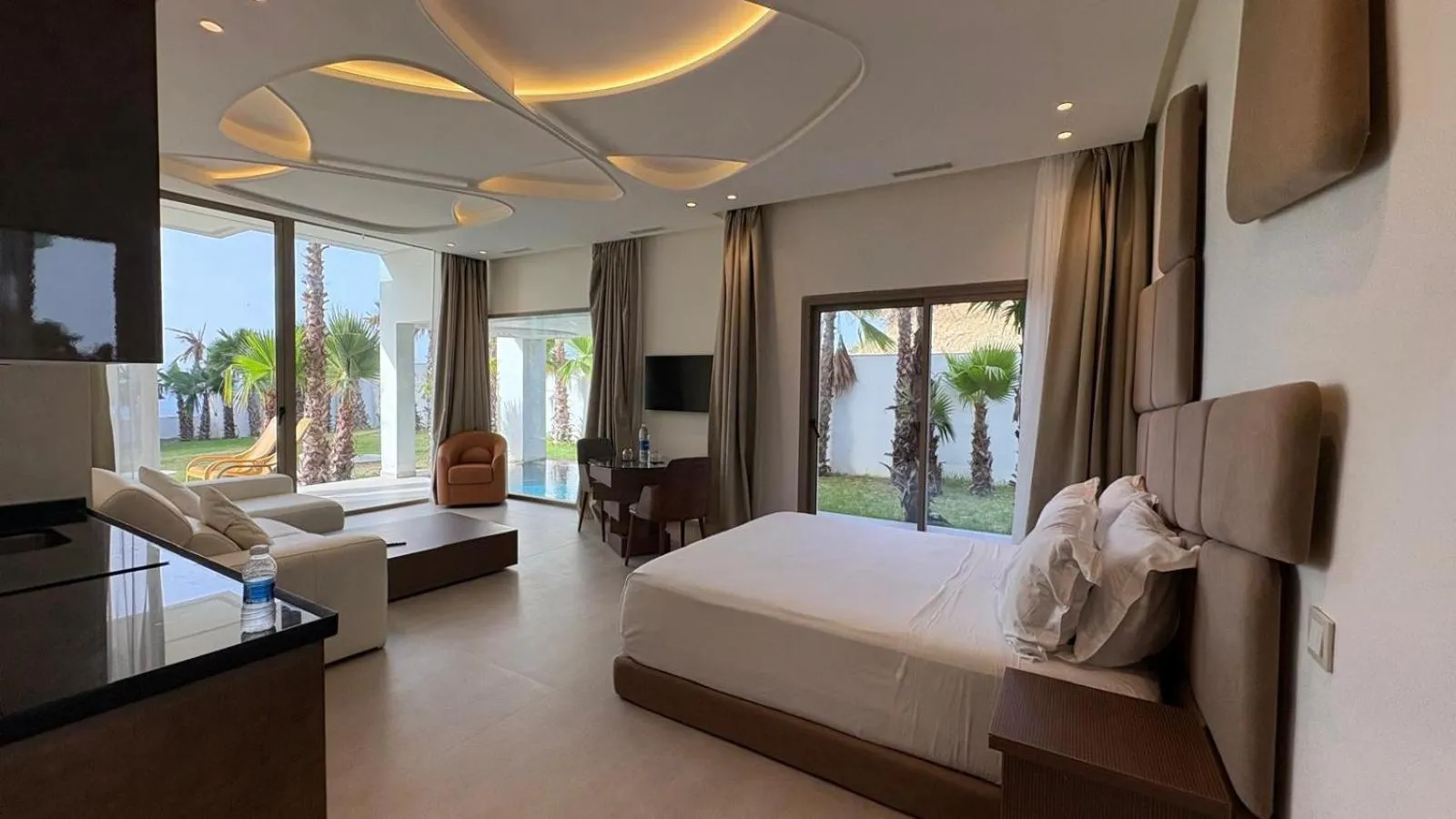 Living room, Bed in Le Tanger Résidence Hôtelière