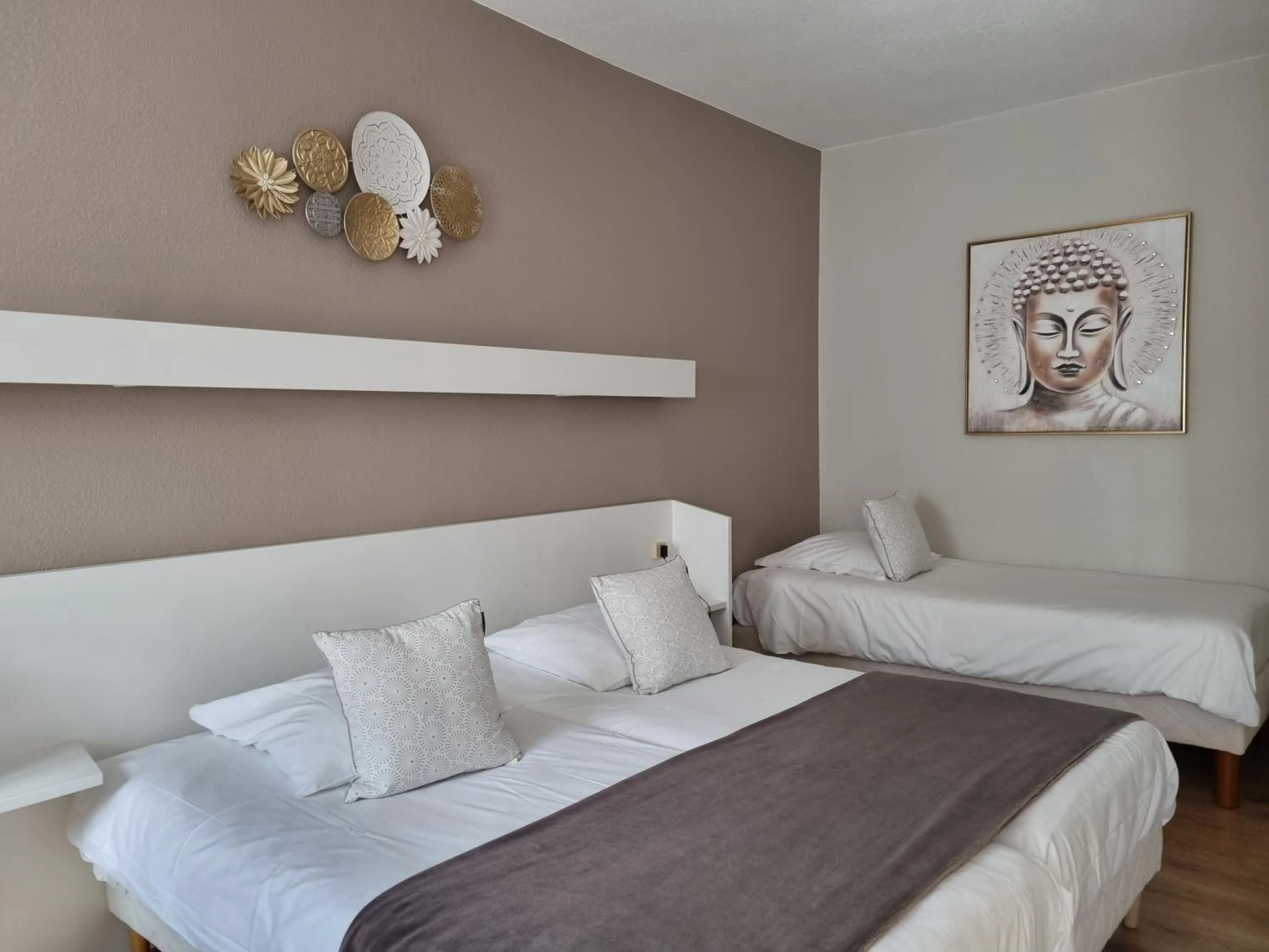 Bedroom, Bed in Logis Hôtel Restaurant De La Poste et SPA de Montagne