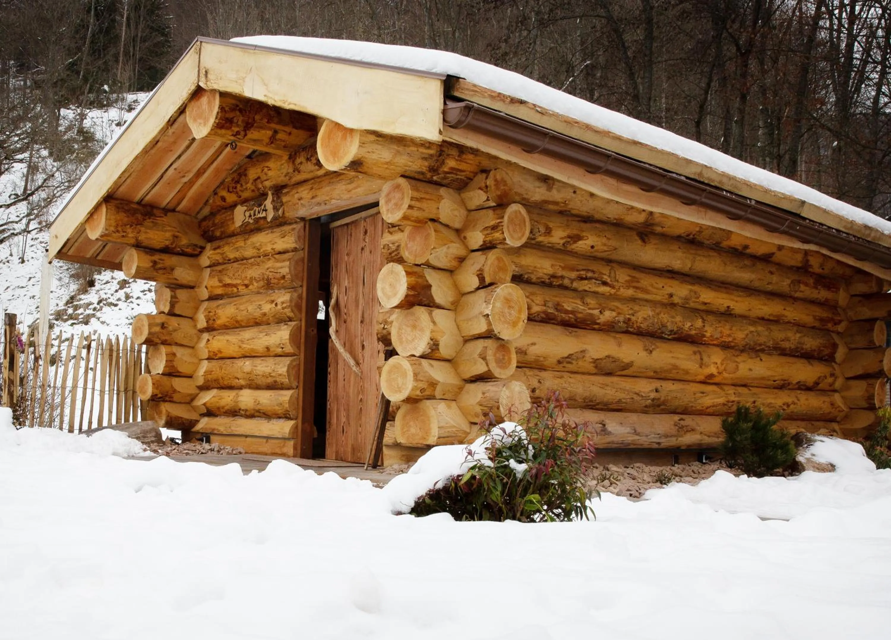 Sauna in Logis Hôtel Restaurant De La Poste et SPA de Montagne