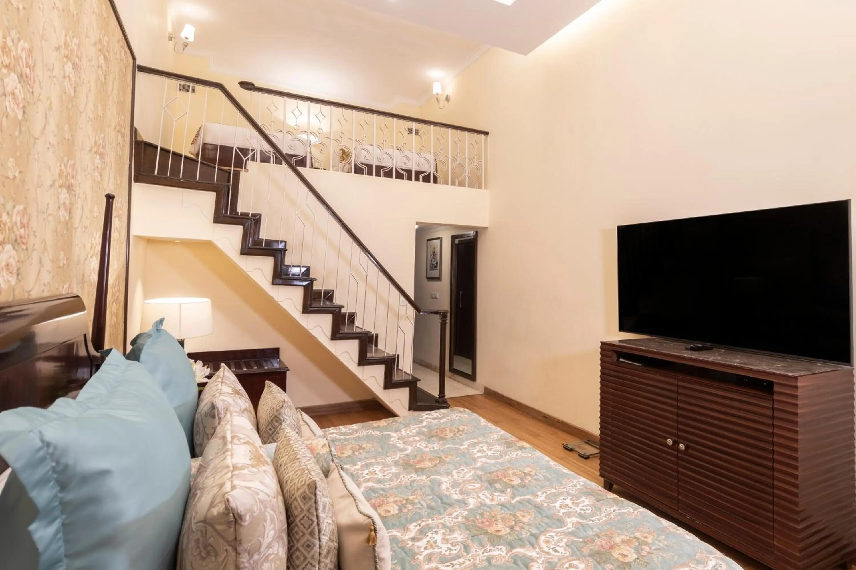 Photo of the whole room, Bed in The Claridges Nabha Residence