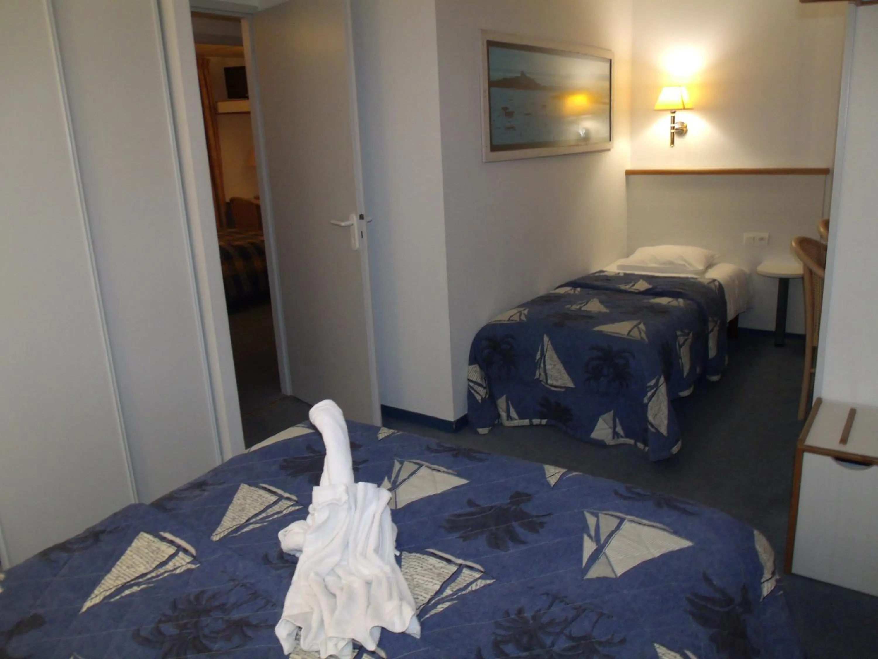 Photo of the whole room in Hotel De La Mer