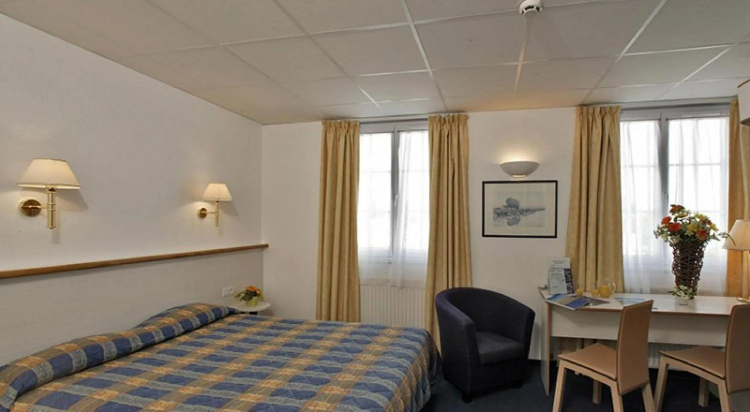 Photo of the whole room in Hotel De La Mer