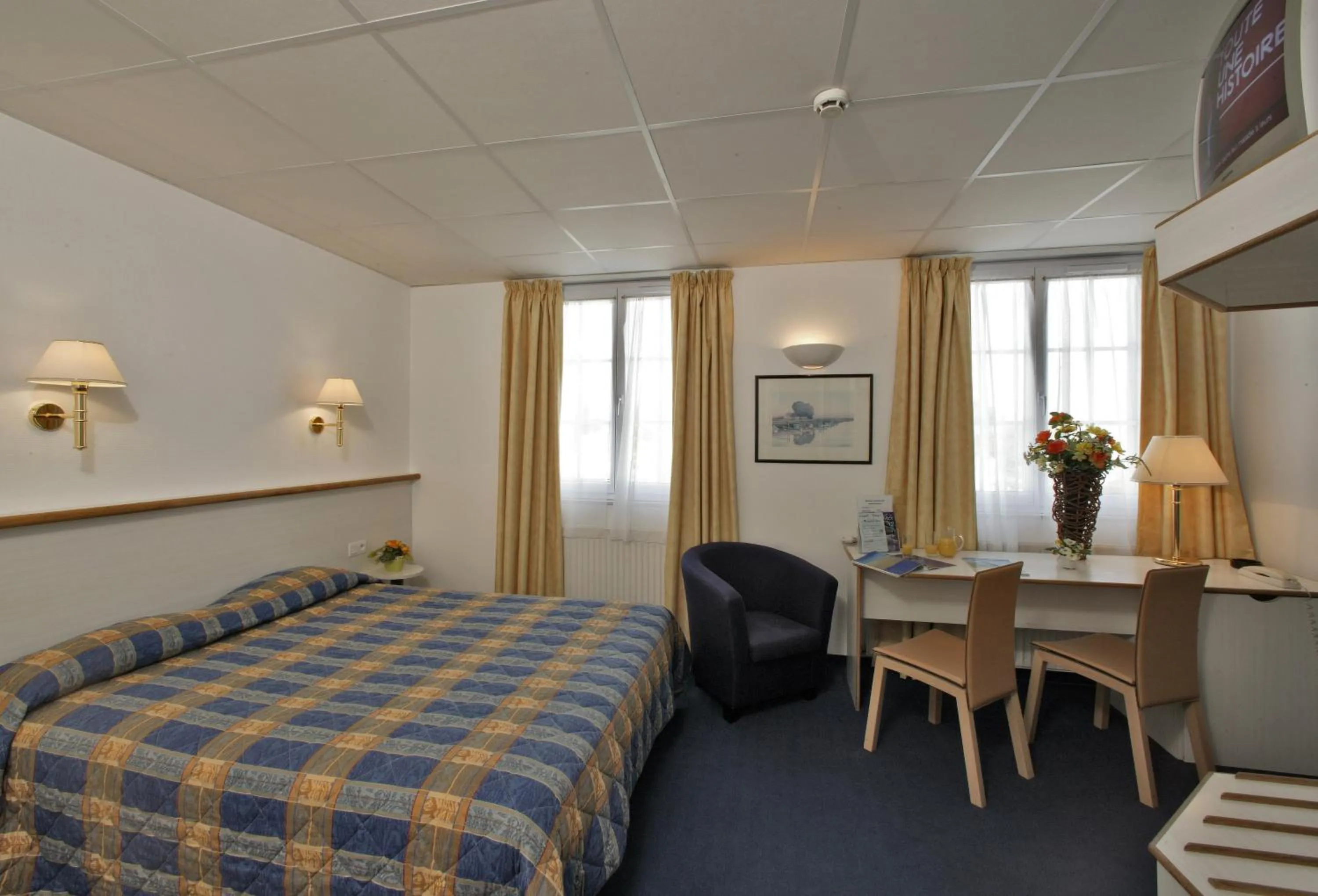 Photo of the whole room in Hotel De La Mer