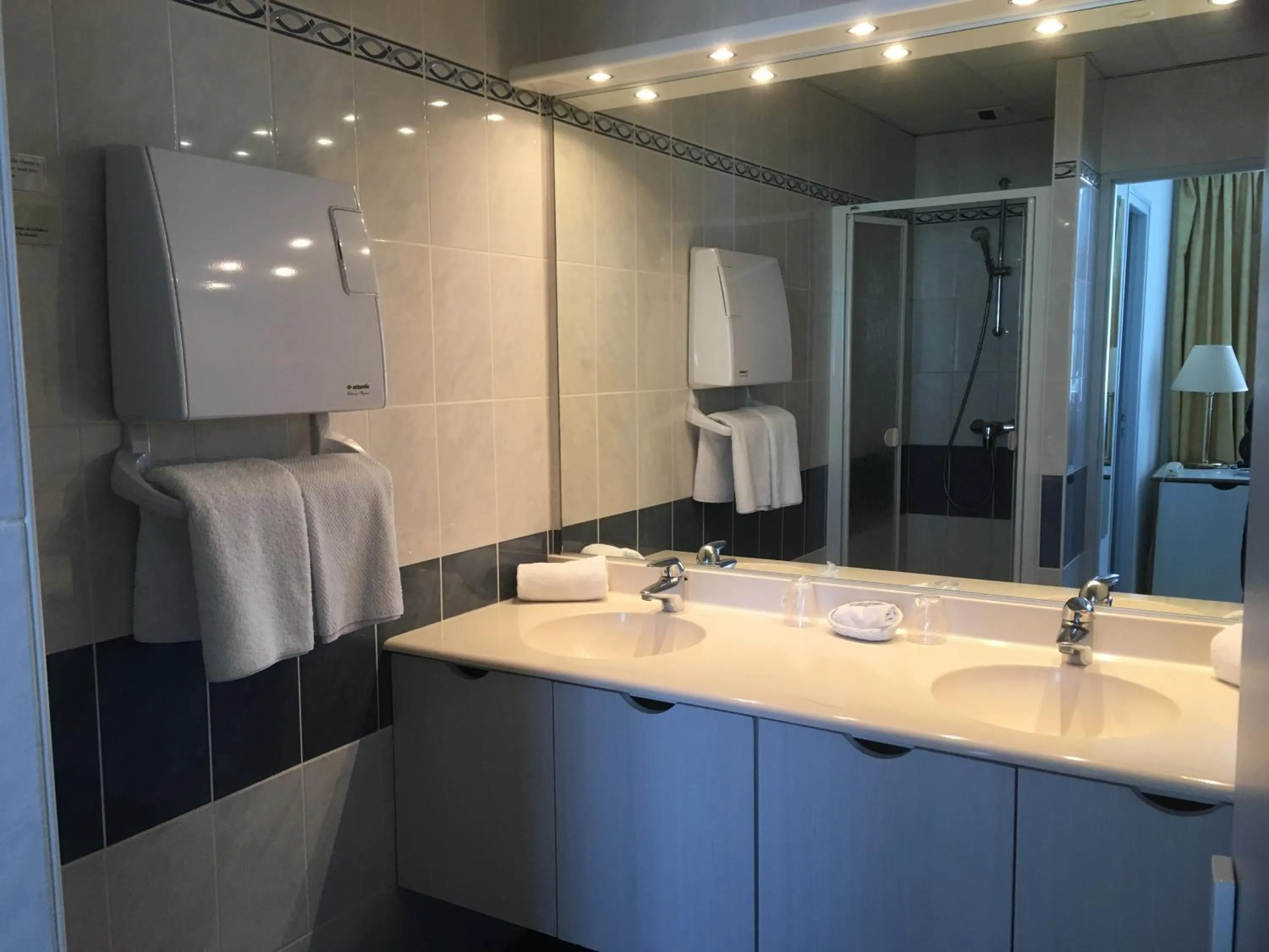 Bathroom in Hotel De La Mer