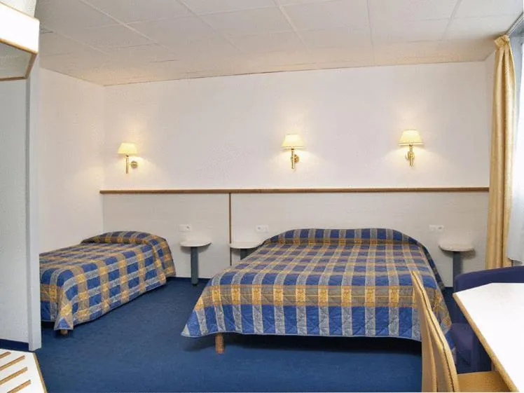 Photo of the whole room in Hotel De La Mer