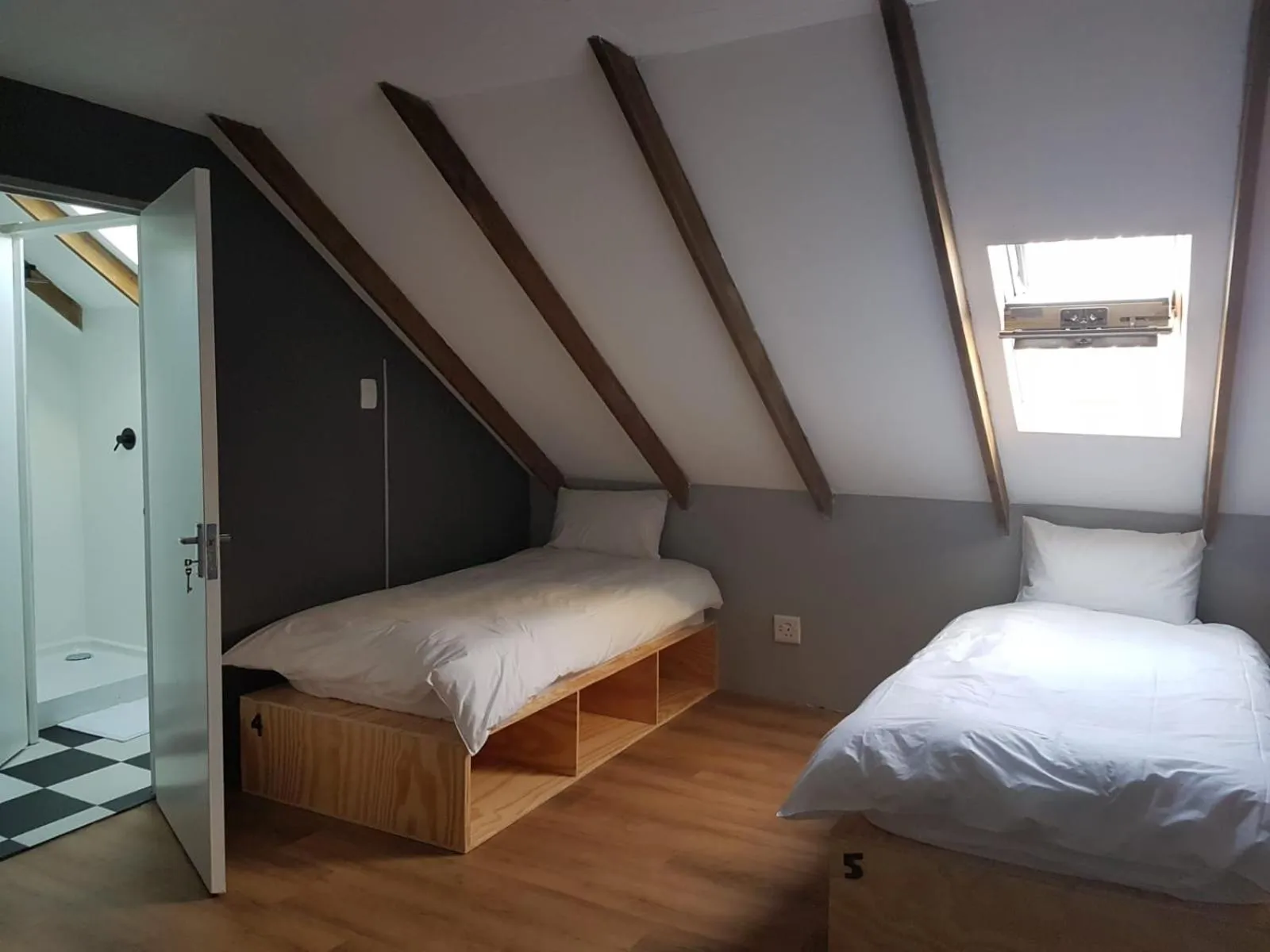 Photo of the whole room in Atlantic Point Backpackers