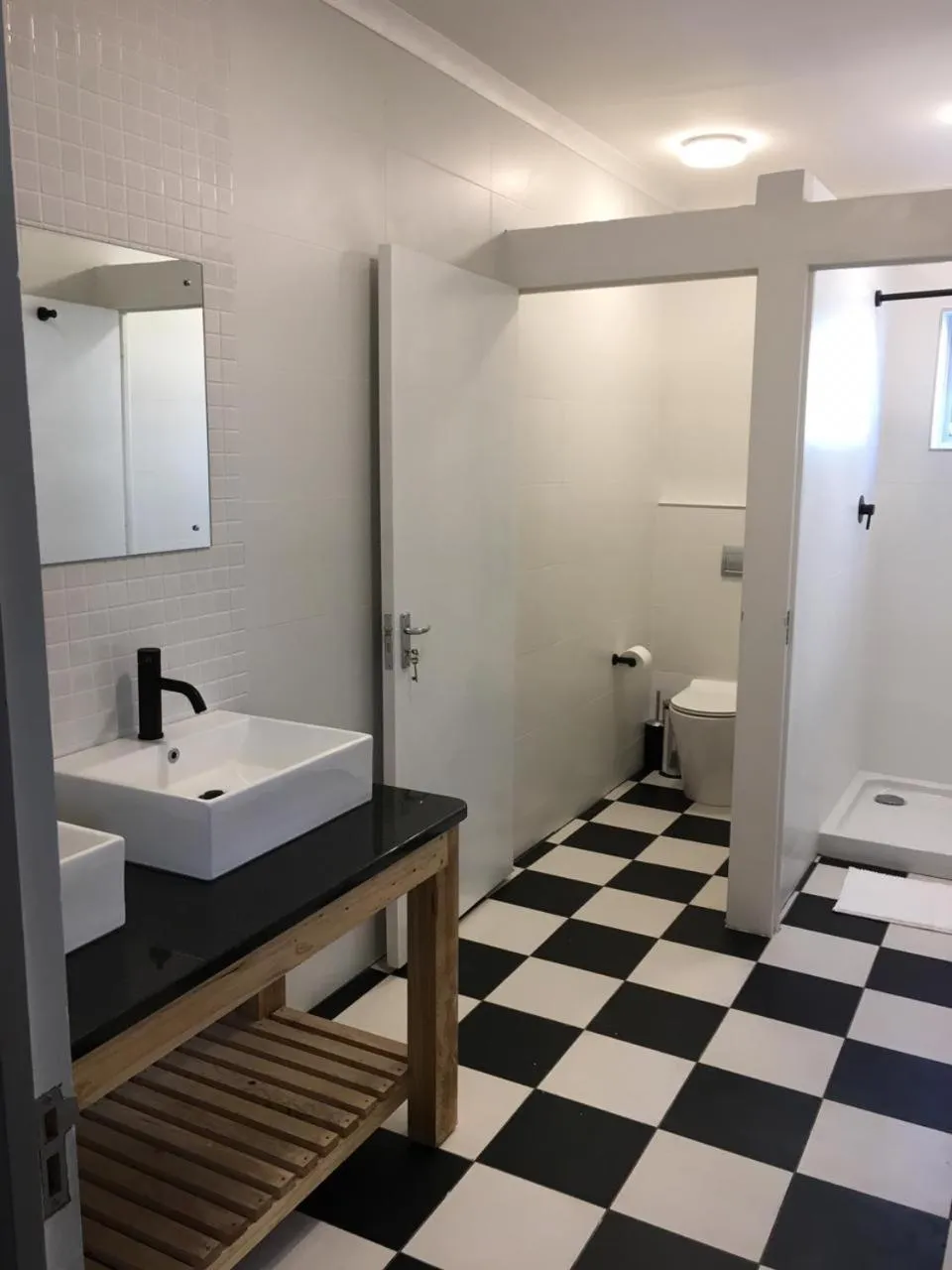 Shower, Bathroom in Atlantic Point Backpackers