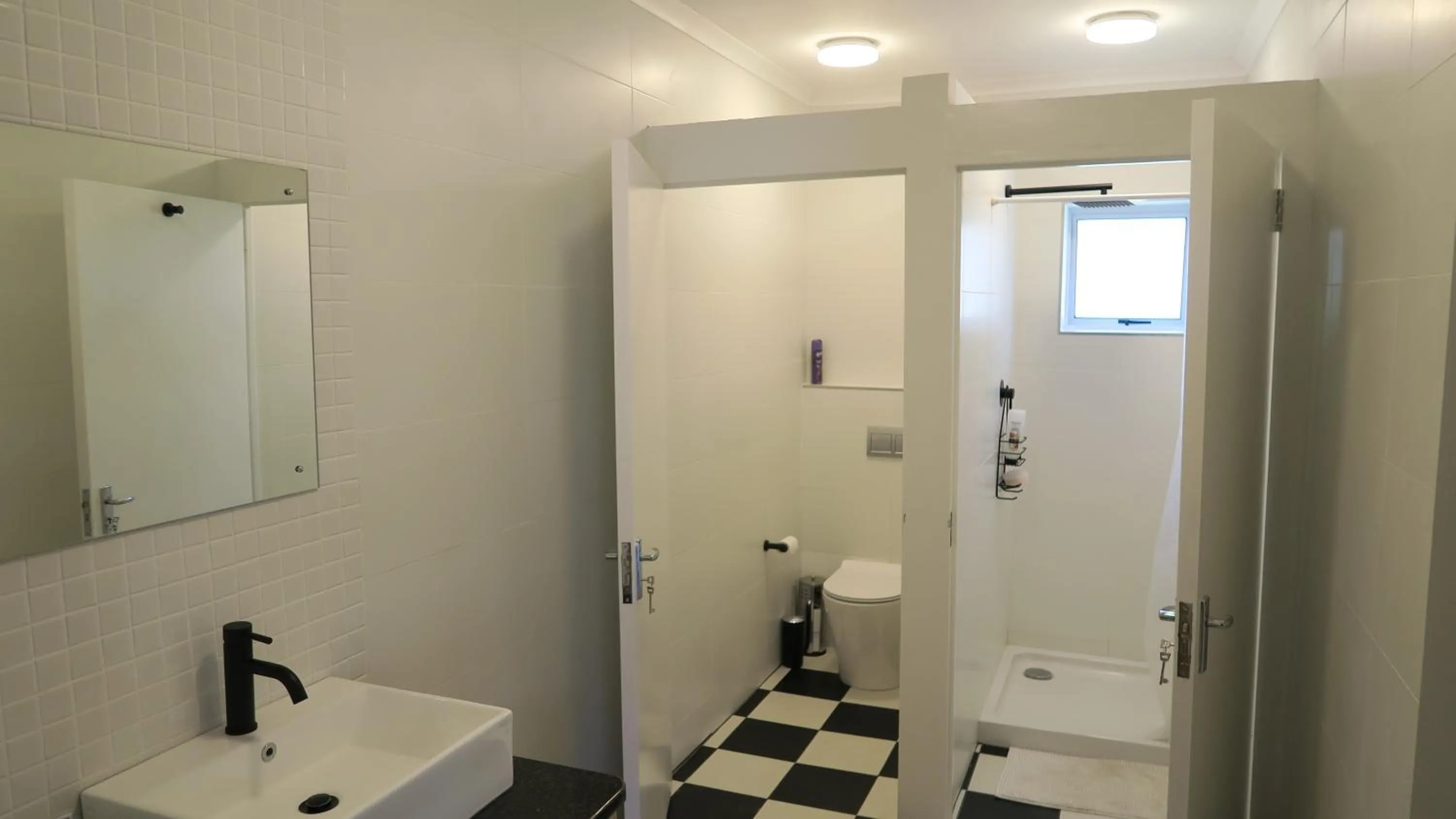 Shower, Bathroom in Atlantic Point Backpackers