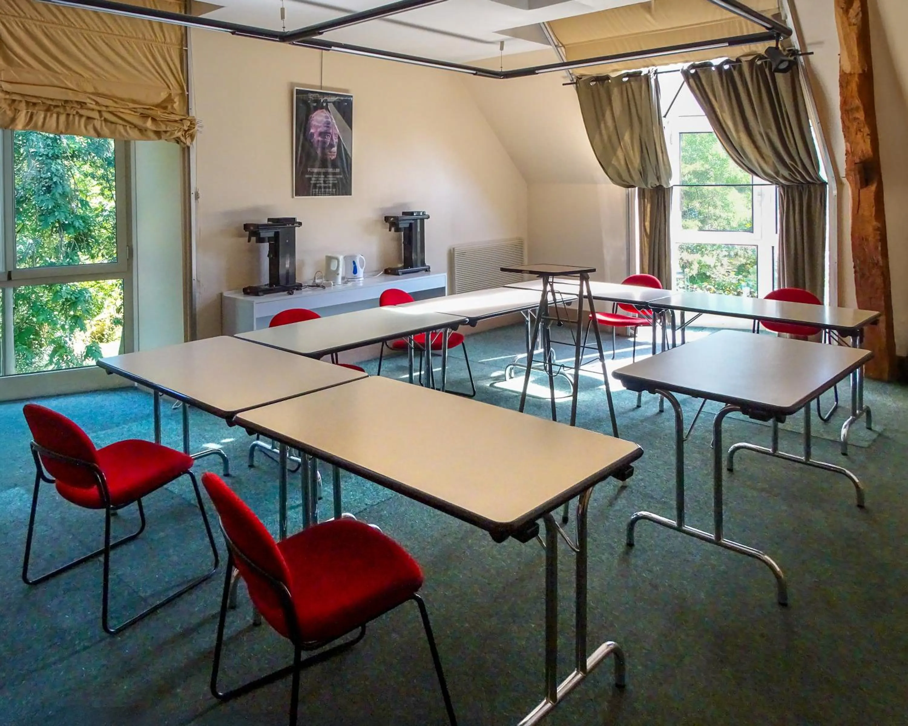 Meeting/conference room in Le relais fleuri, Hôtel et restaurant Logis - Avallon