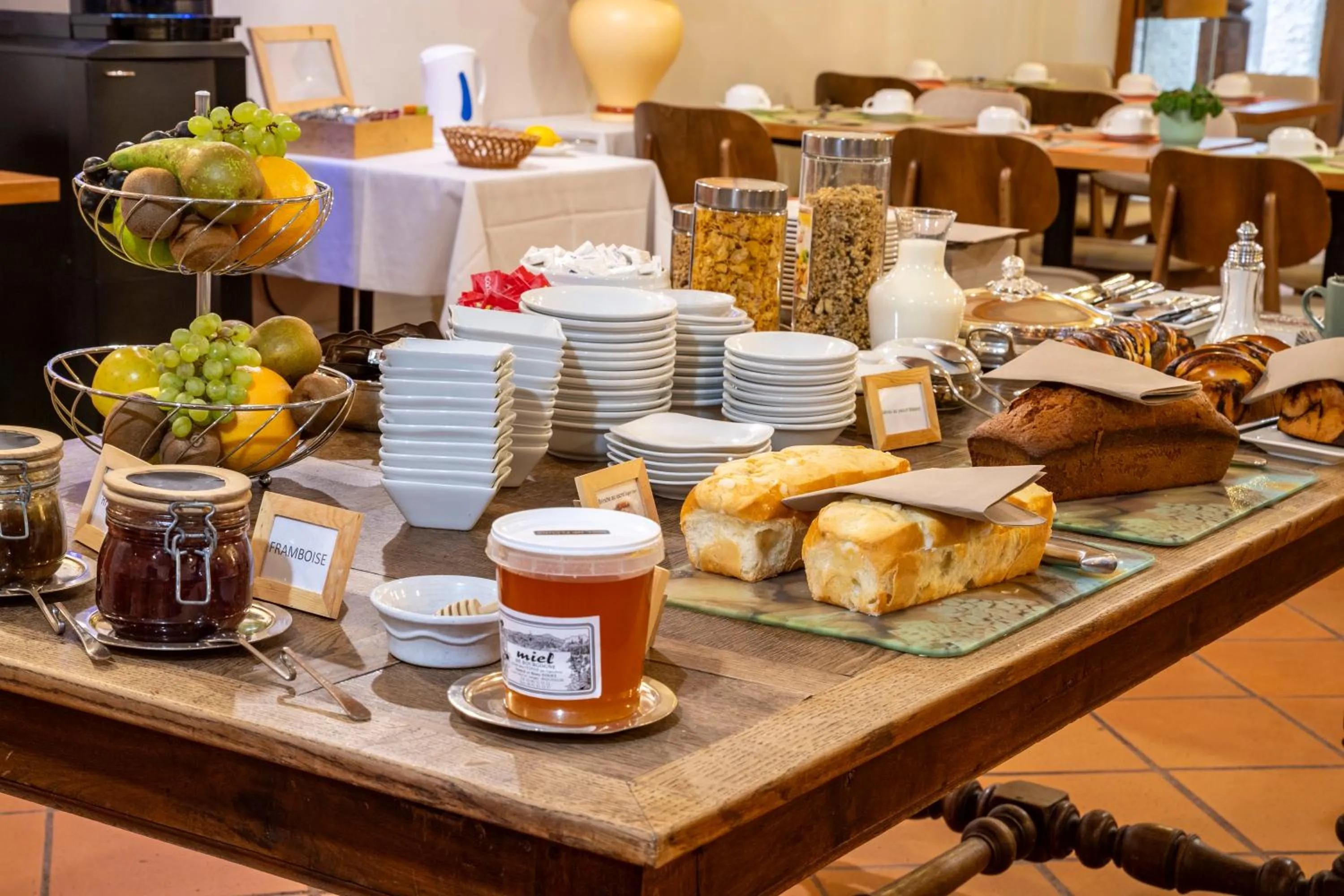 Breakfast in Le relais fleuri, Hôtel et restaurant Logis - Avallon