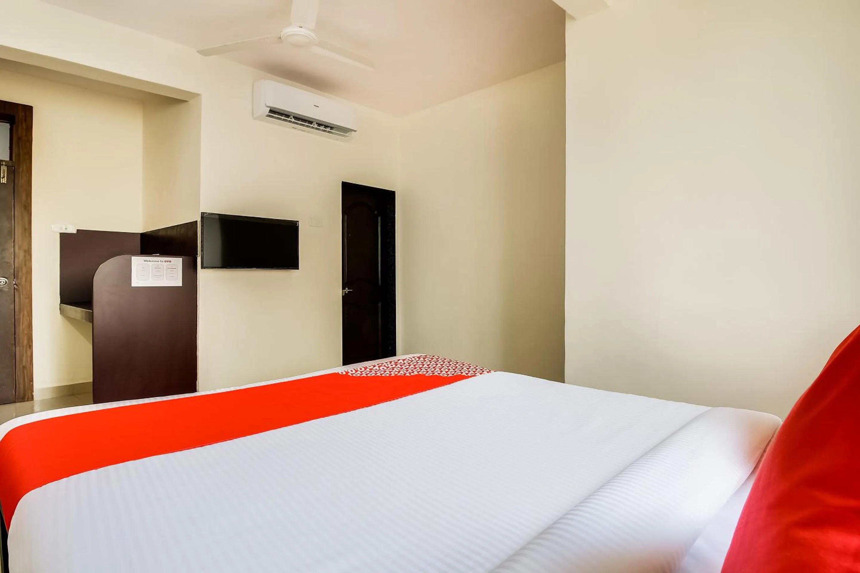 Bedroom, Bed in Hotel O Galaxy Near INOX
