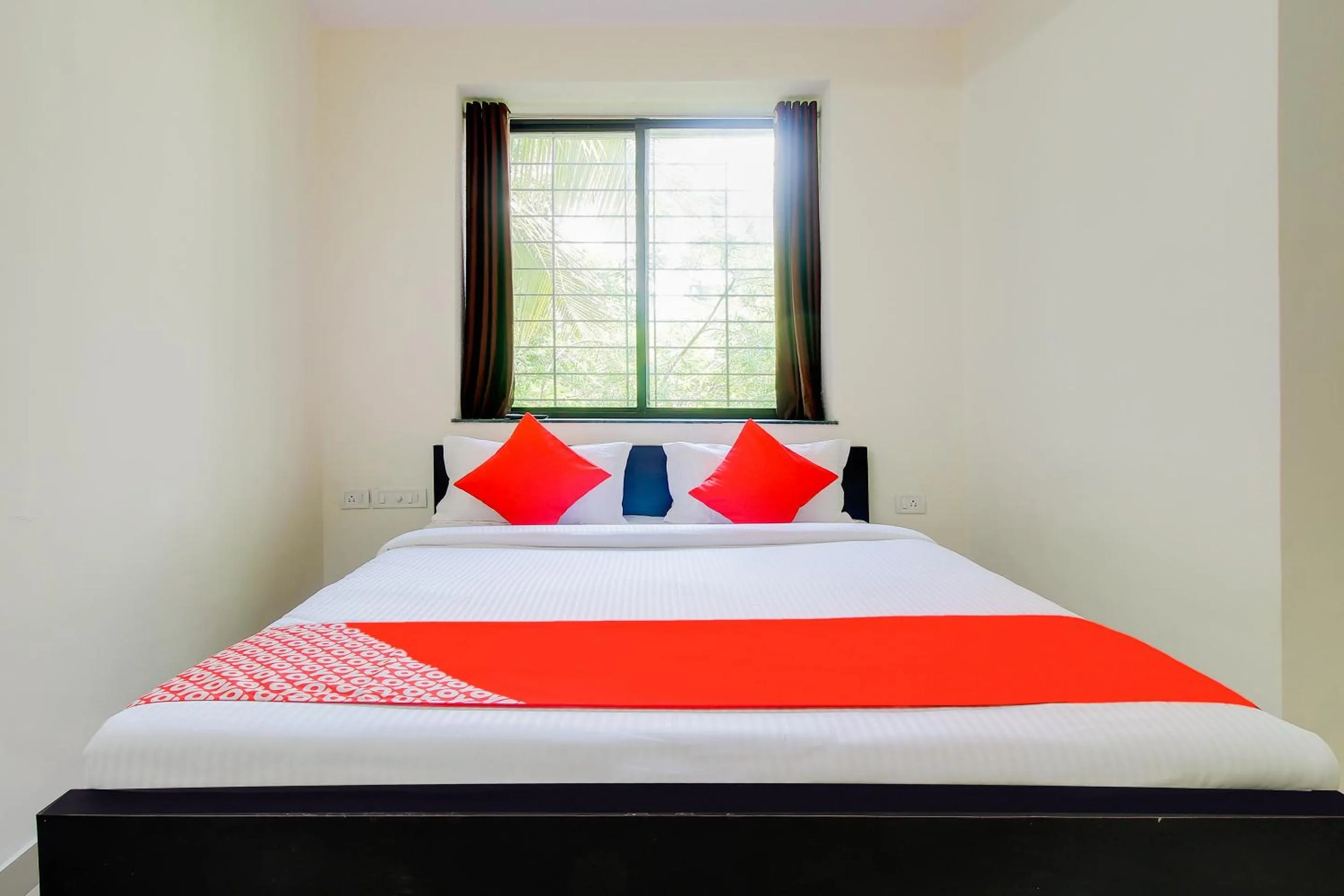 Bedroom, Bed in Hotel O Galaxy Near INOX