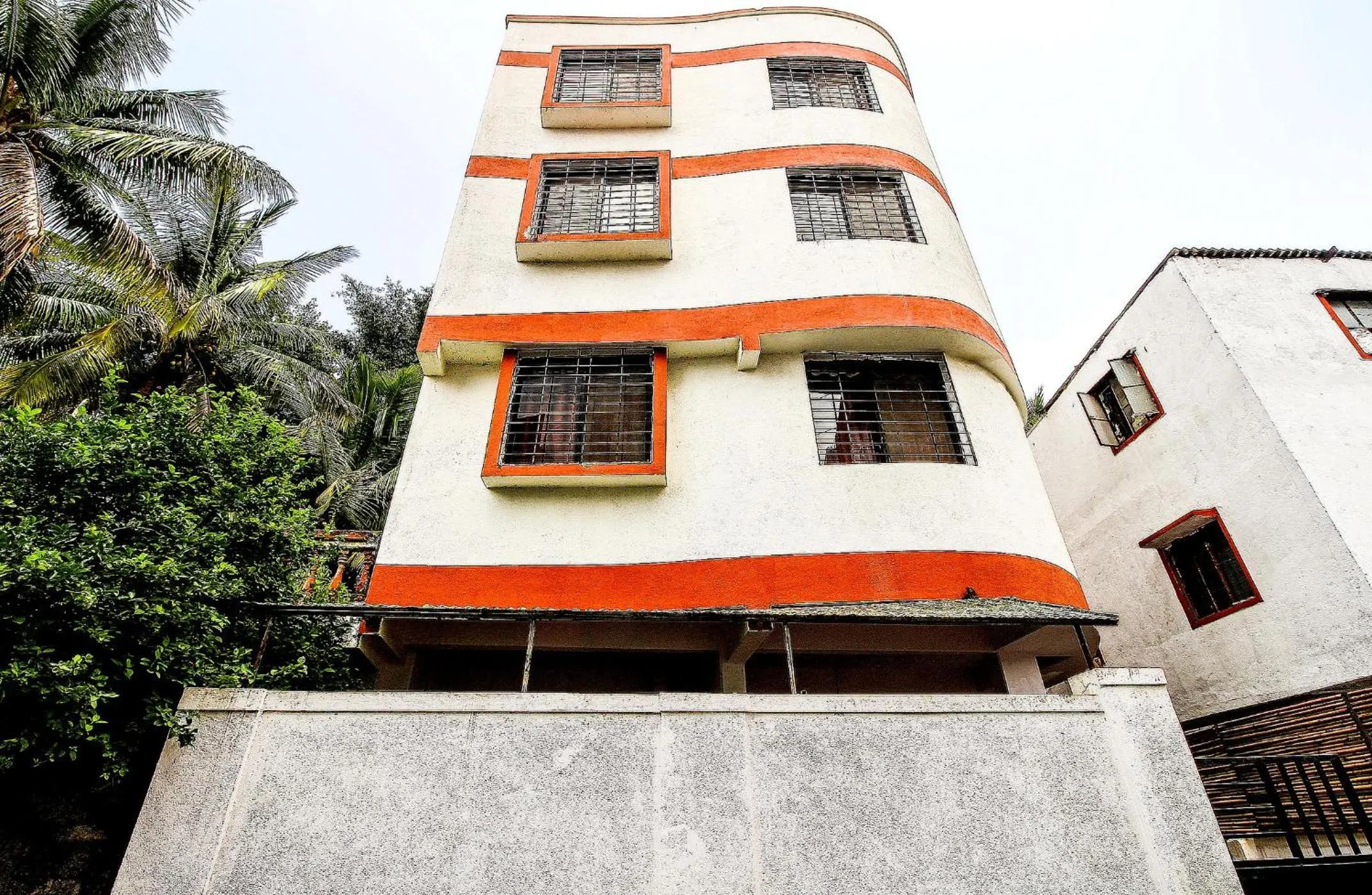 Facade/entrance in Hotel O Galaxy Near INOX