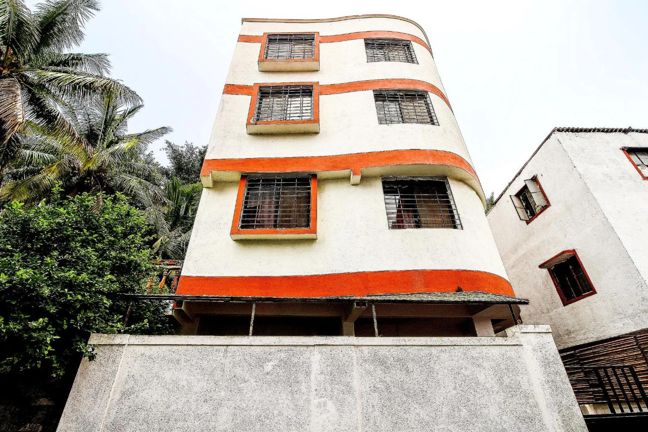 Facade/entrance in Hotel O Galaxy Near INOX