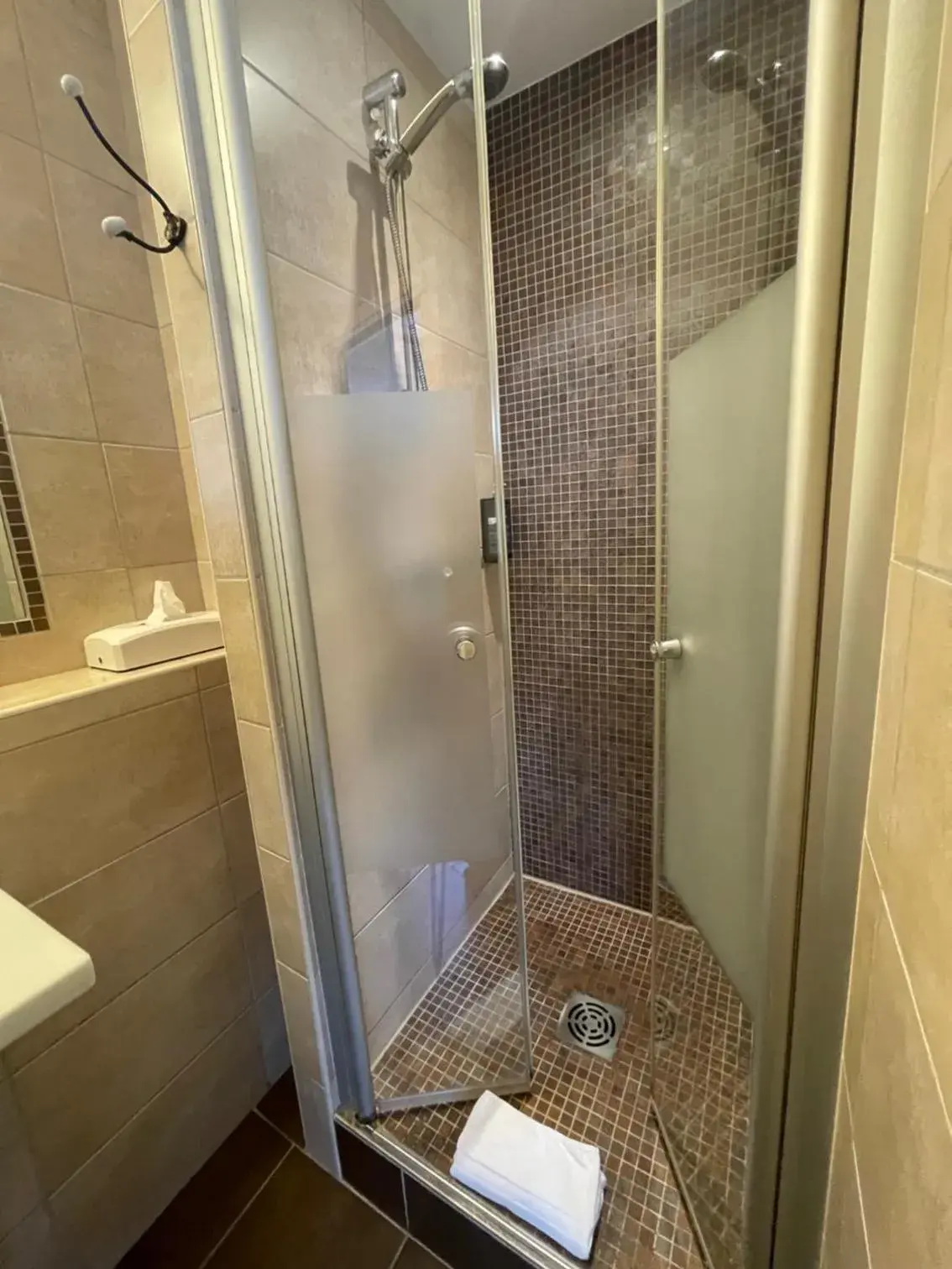 Triple Superior Room Terrace in Hôtel Ulysse Montpellier Centre Triple Superior Room Terrace in Hôtel Ulysse Montpellier Centre