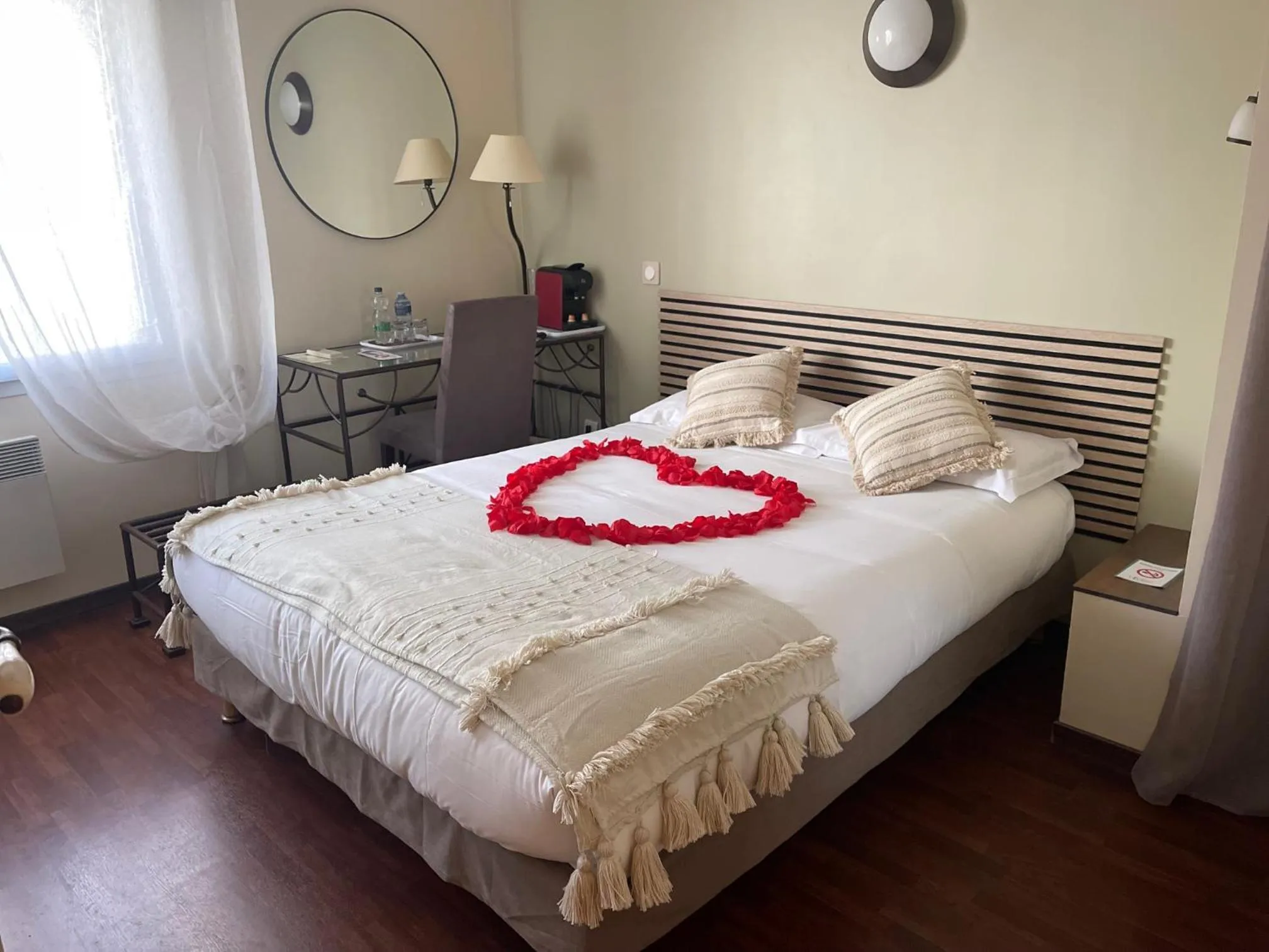 Photo of the whole room, Bed in Hôtel Ulysse Montpellier Centre