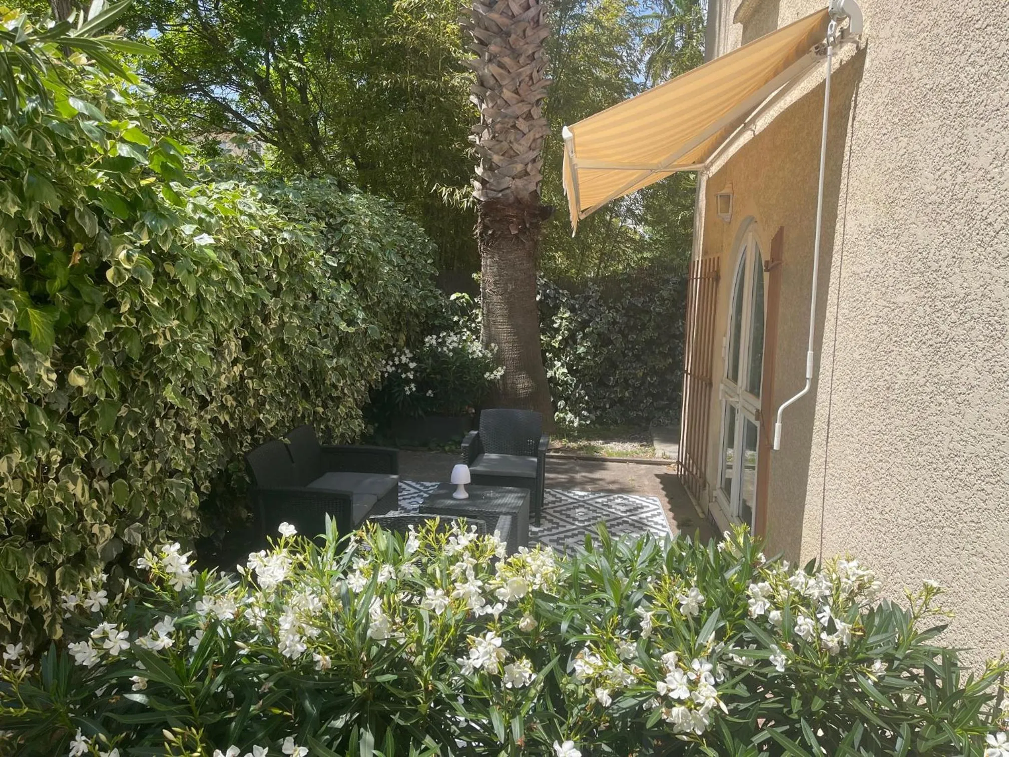 Patio in Hôtel Ulysse Montpellier Centre