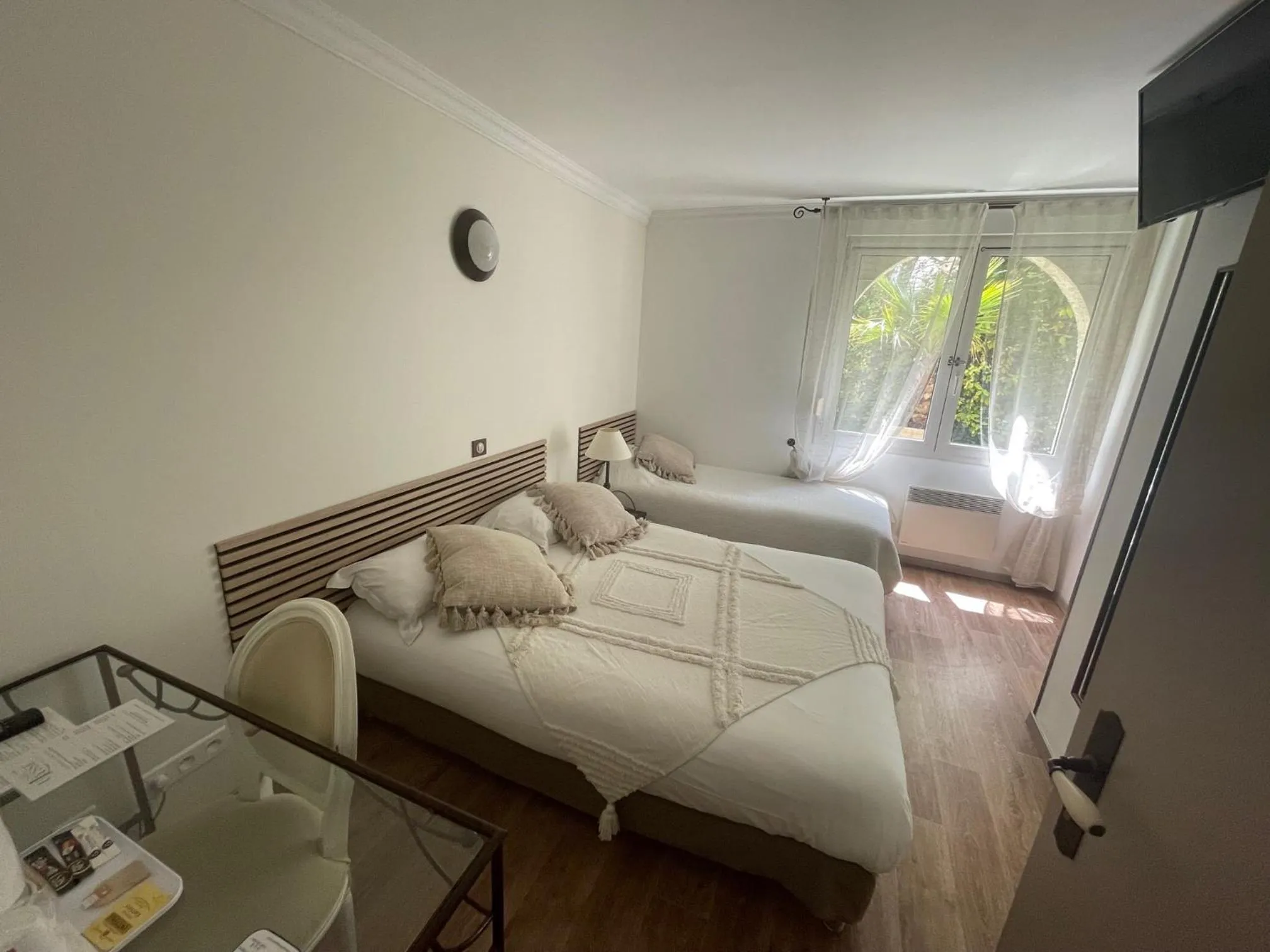 TV and multimedia, Bed in Hôtel Ulysse Montpellier Centre