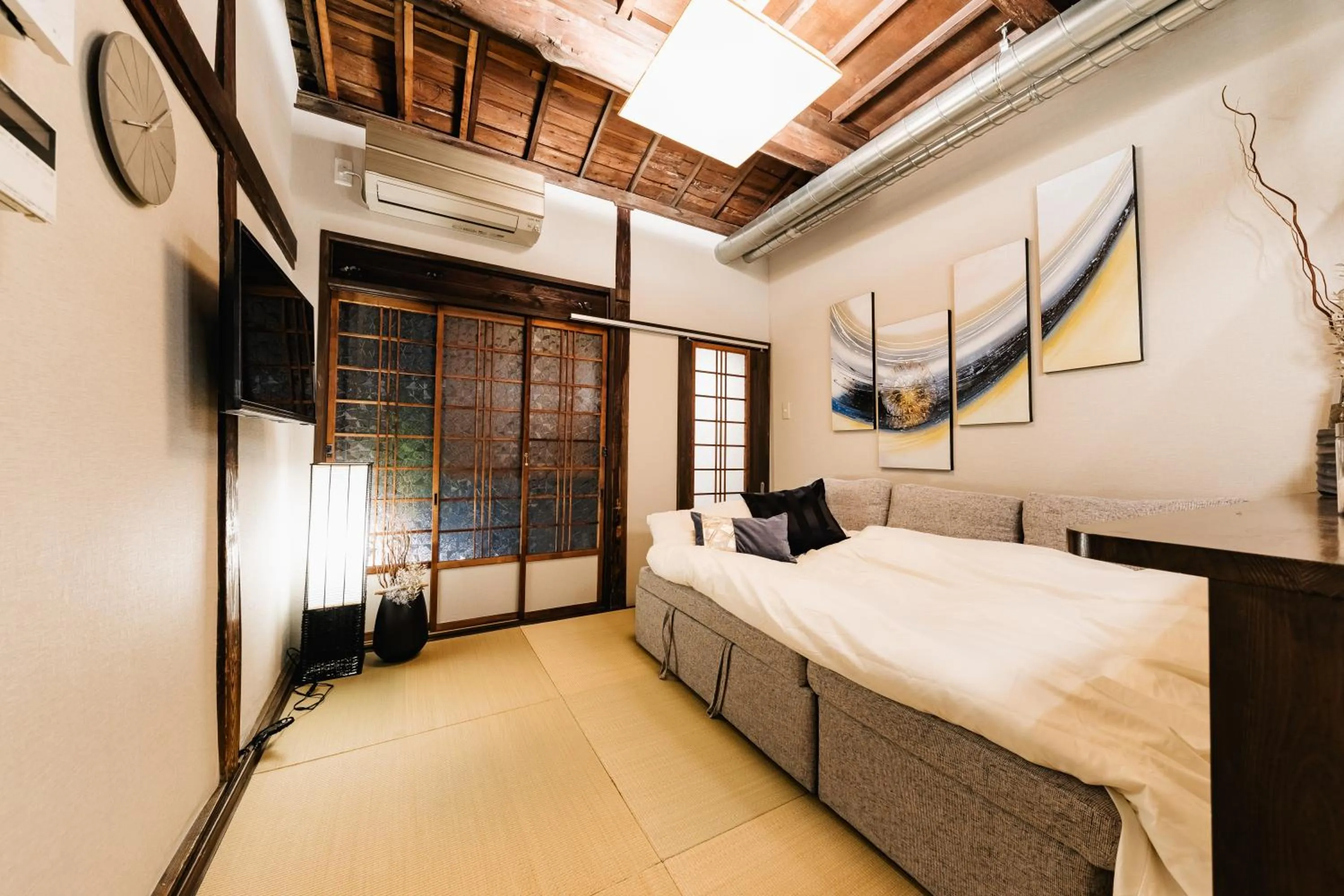 Bed in Prestige Suites Osaka Teradacho