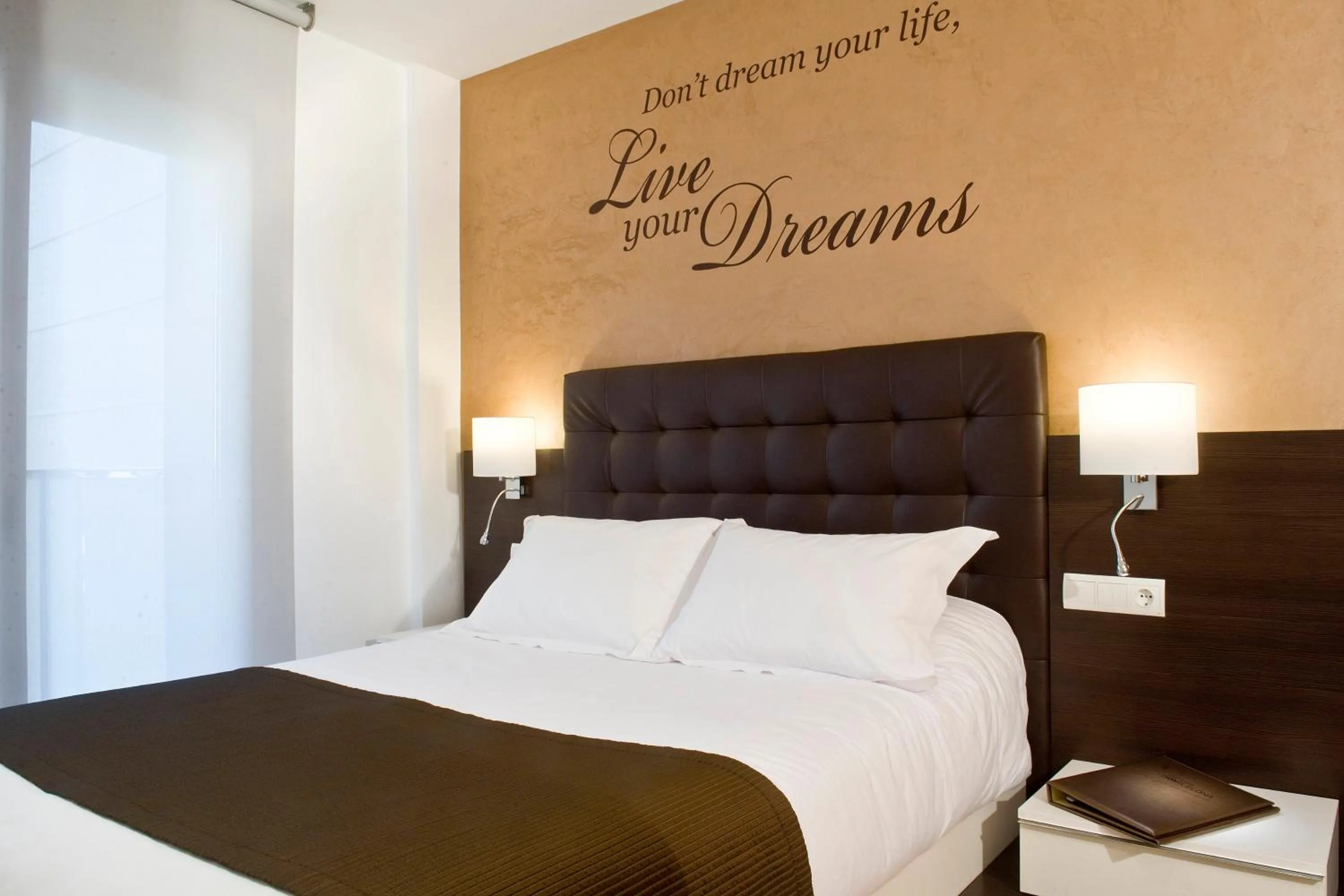 Bed in Home to Home Barcelona