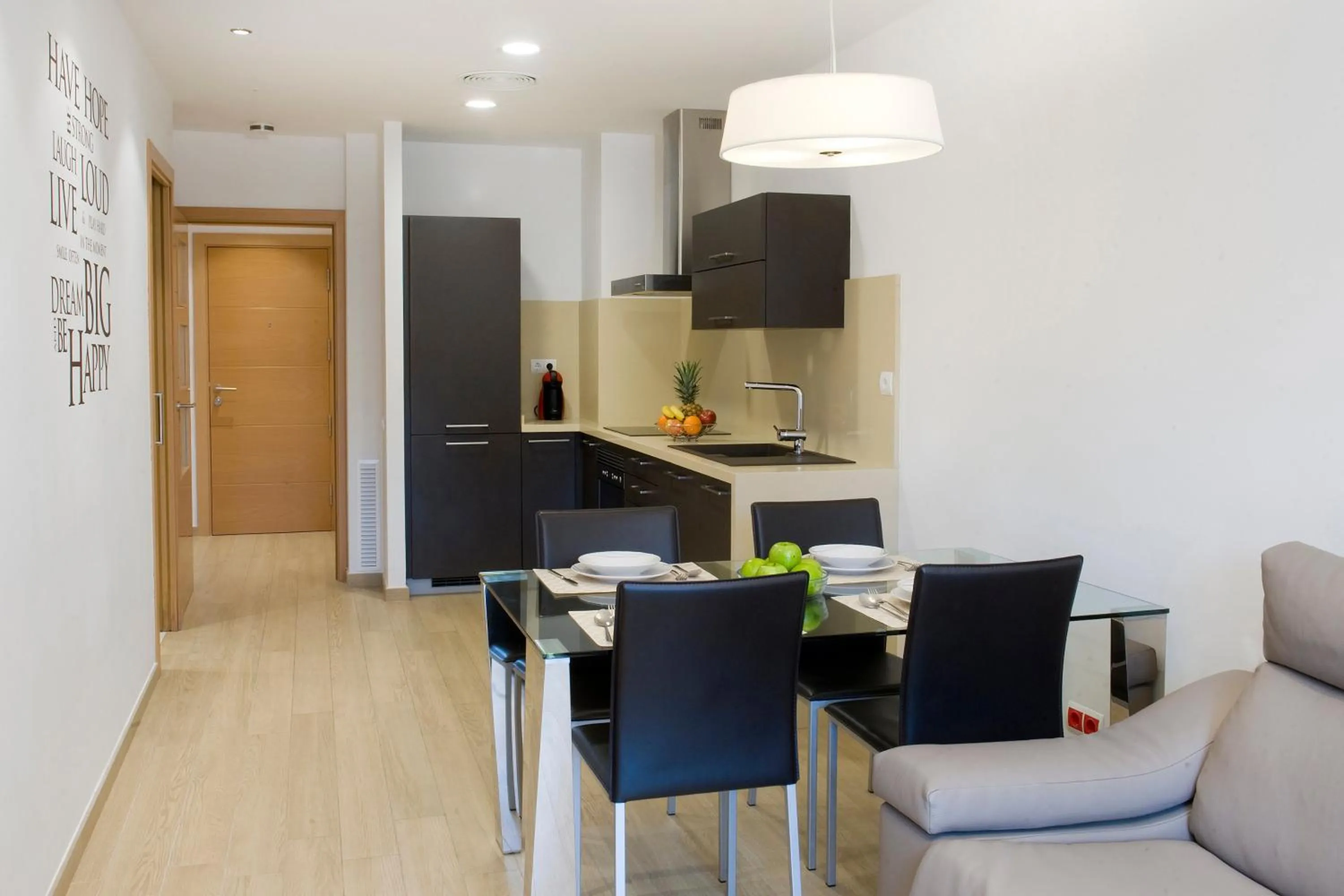 Kitchen or kitchenette in Home to Home Barcelona