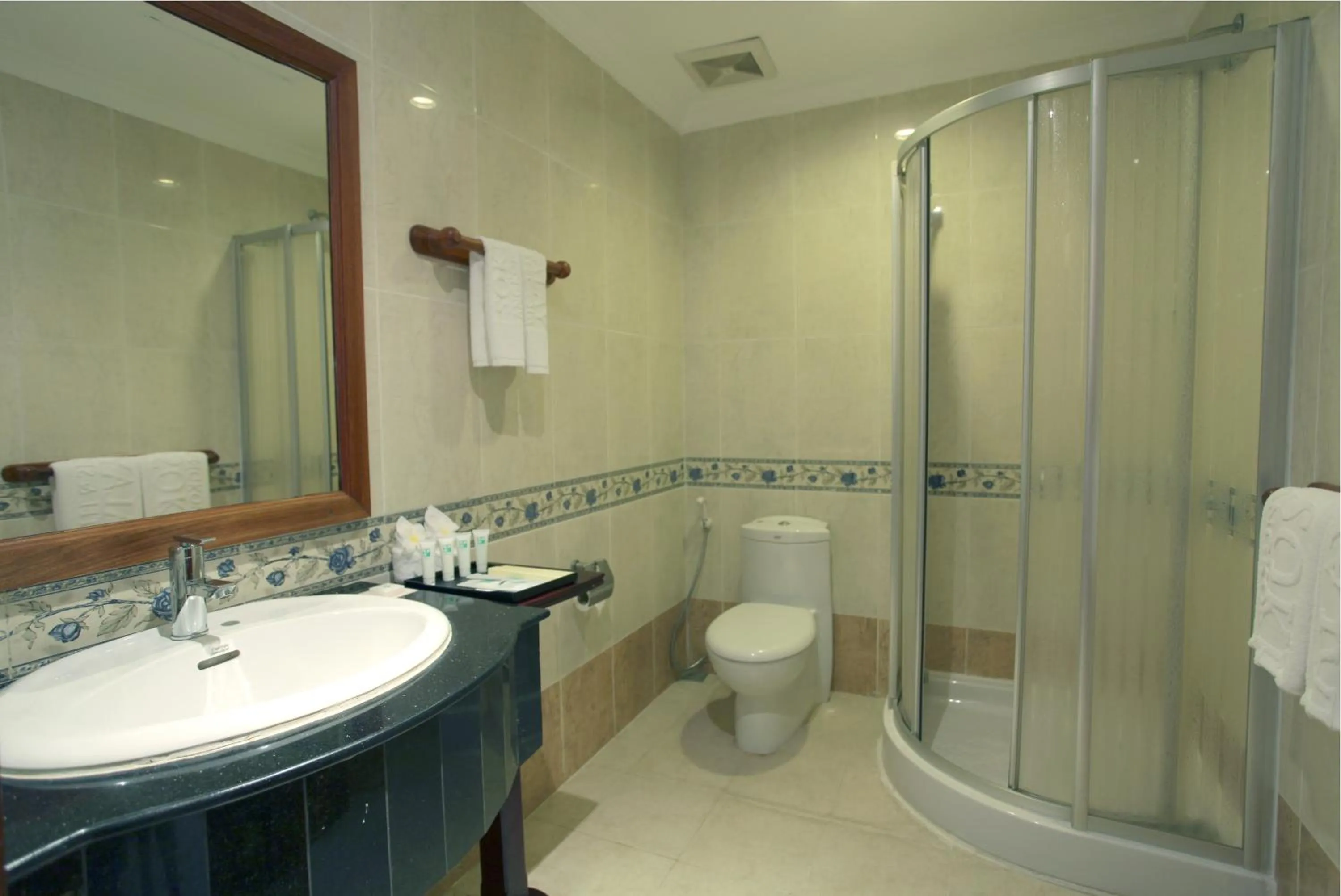 Shower, Bathroom in Sokhalay Angkor Inn