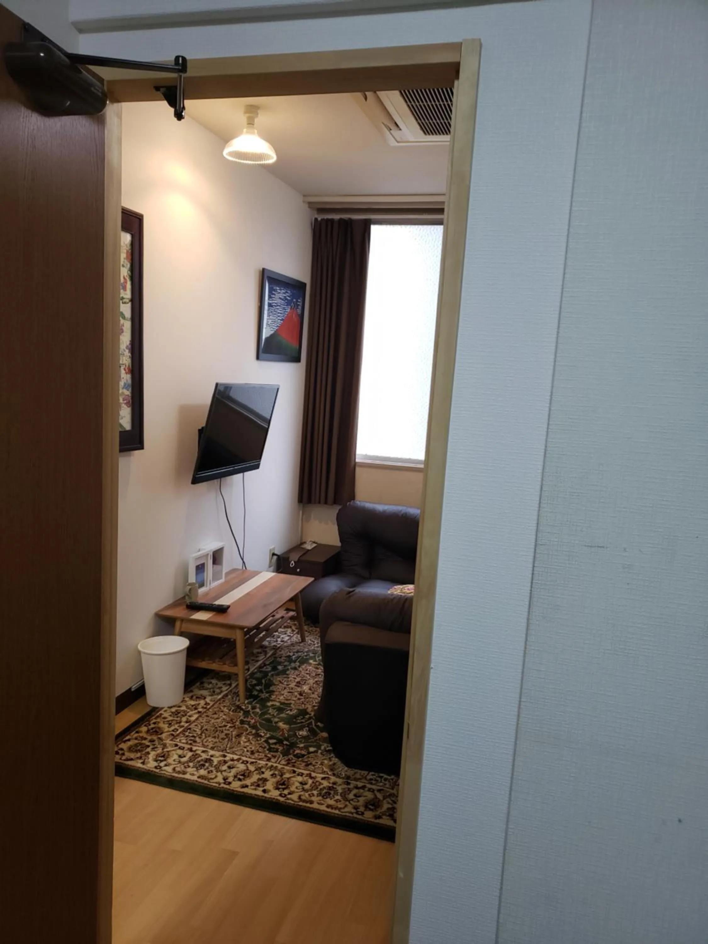 Communal lounge/ TV room in GardenRoom bnb Yumyum