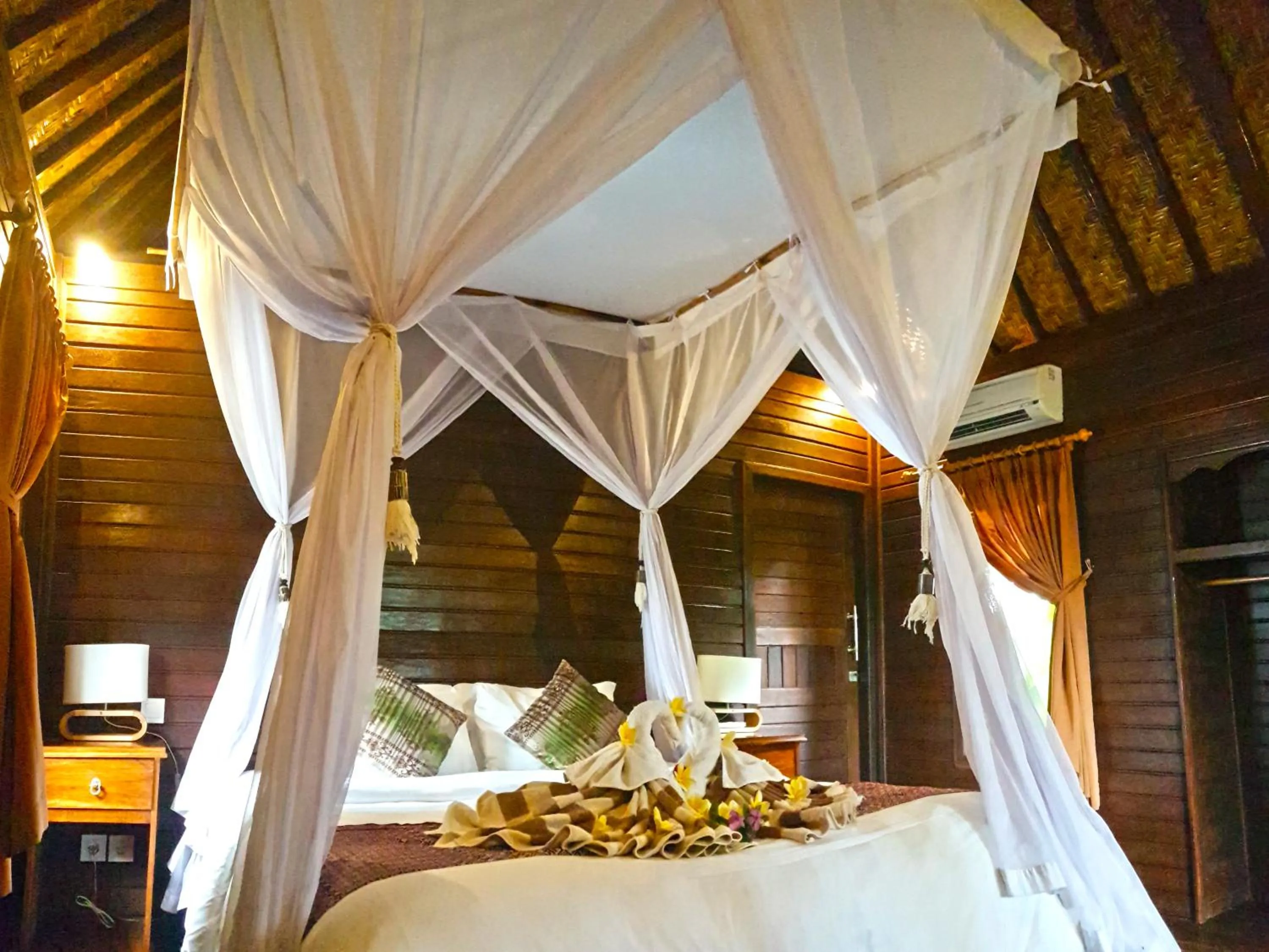 Photo of the whole room, Bed in The Akah Cottage