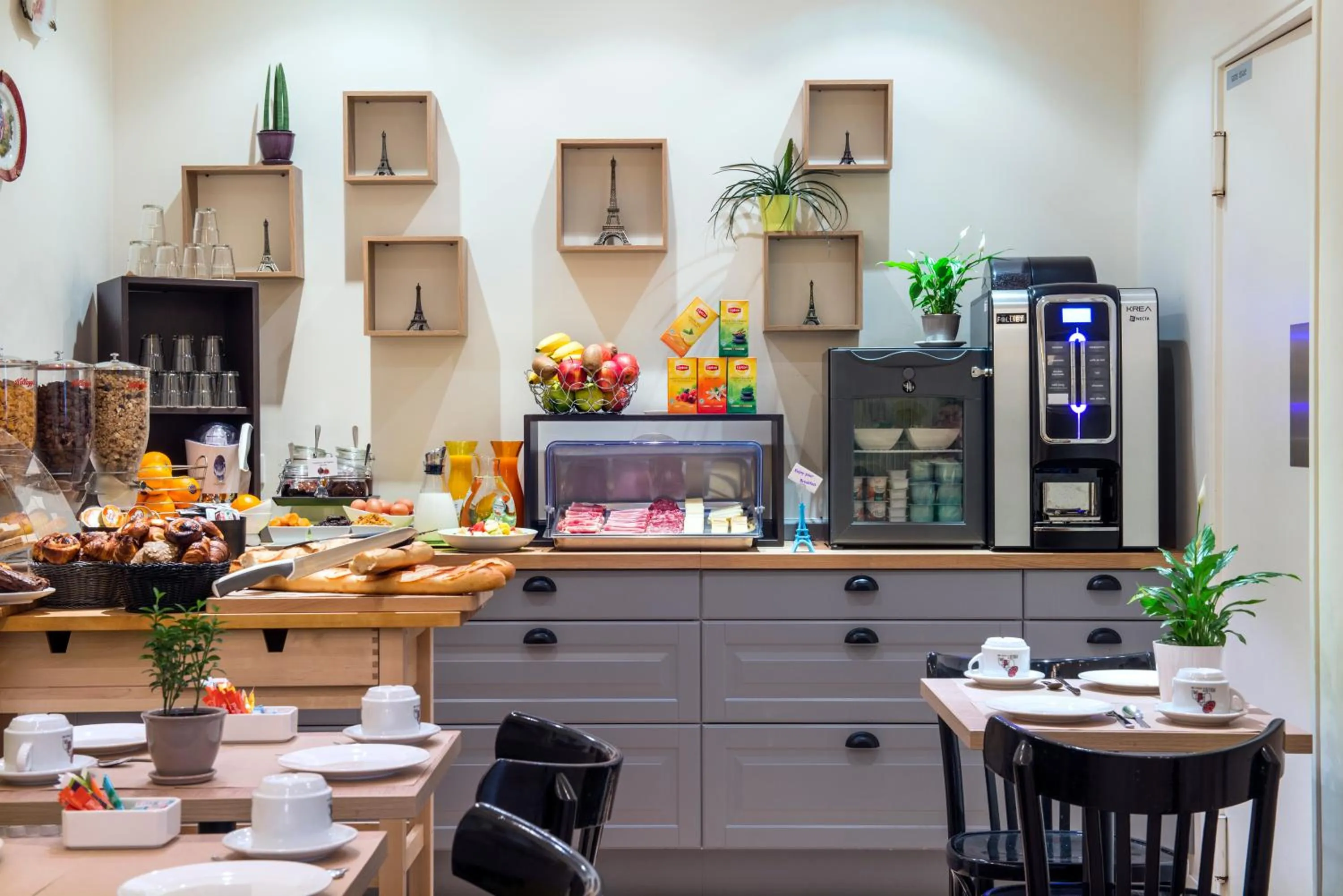 Restaurant/places to eat in Hôtel Villa Bohème