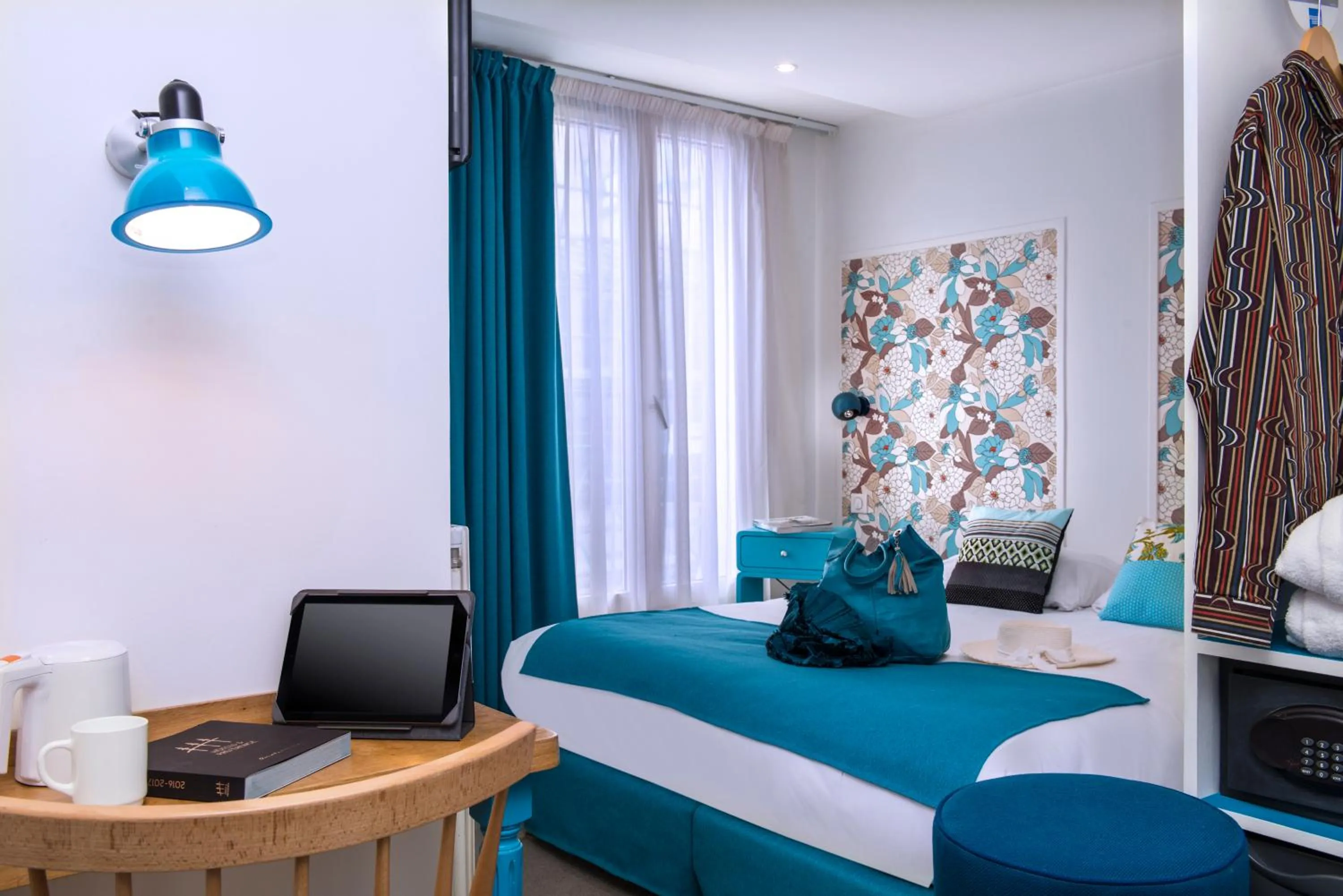 Photo of the whole room, Bed in Hôtel Villa Bohème