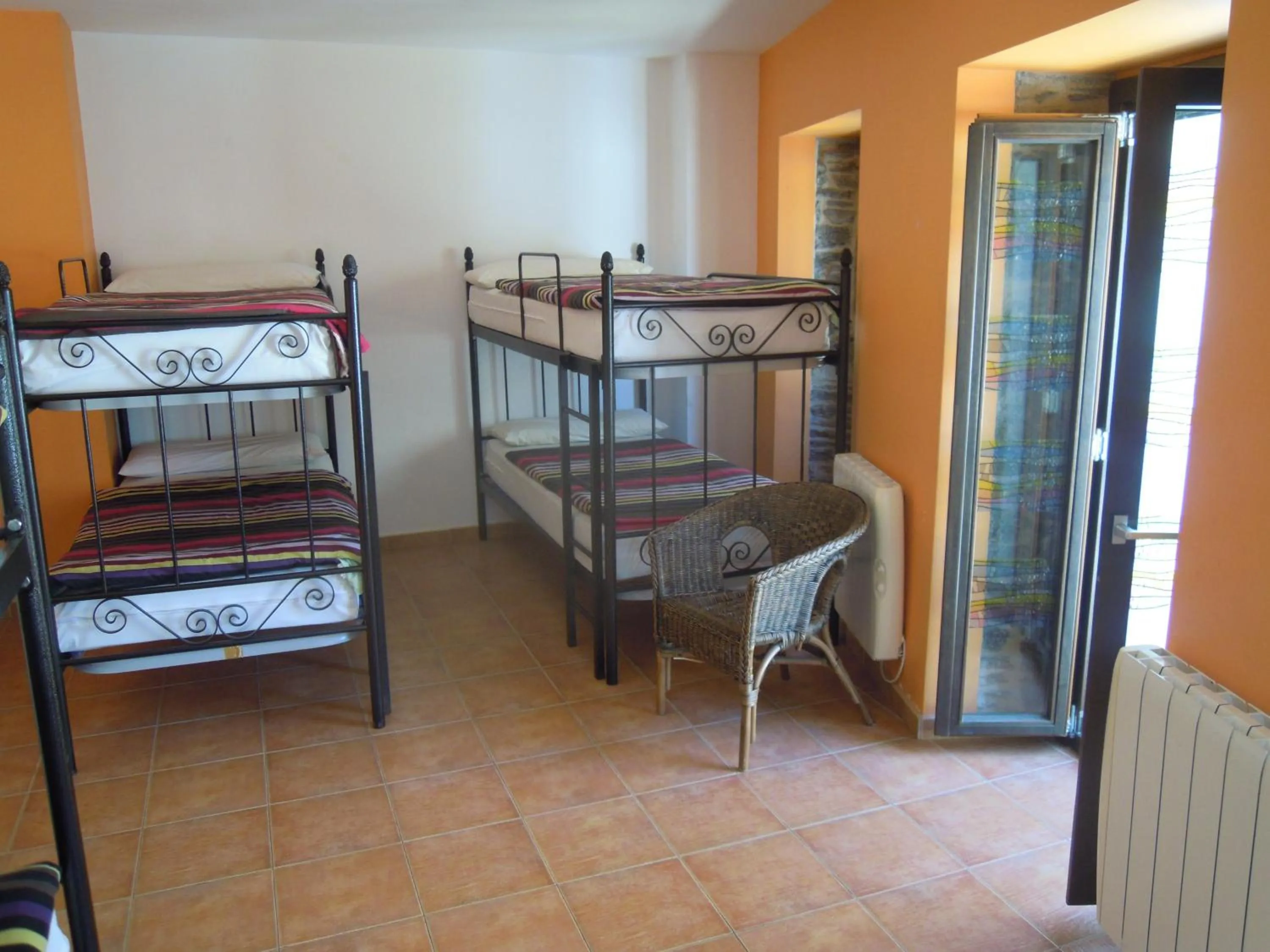 Photo of the whole room, Bed in Albergue O Durmiñento