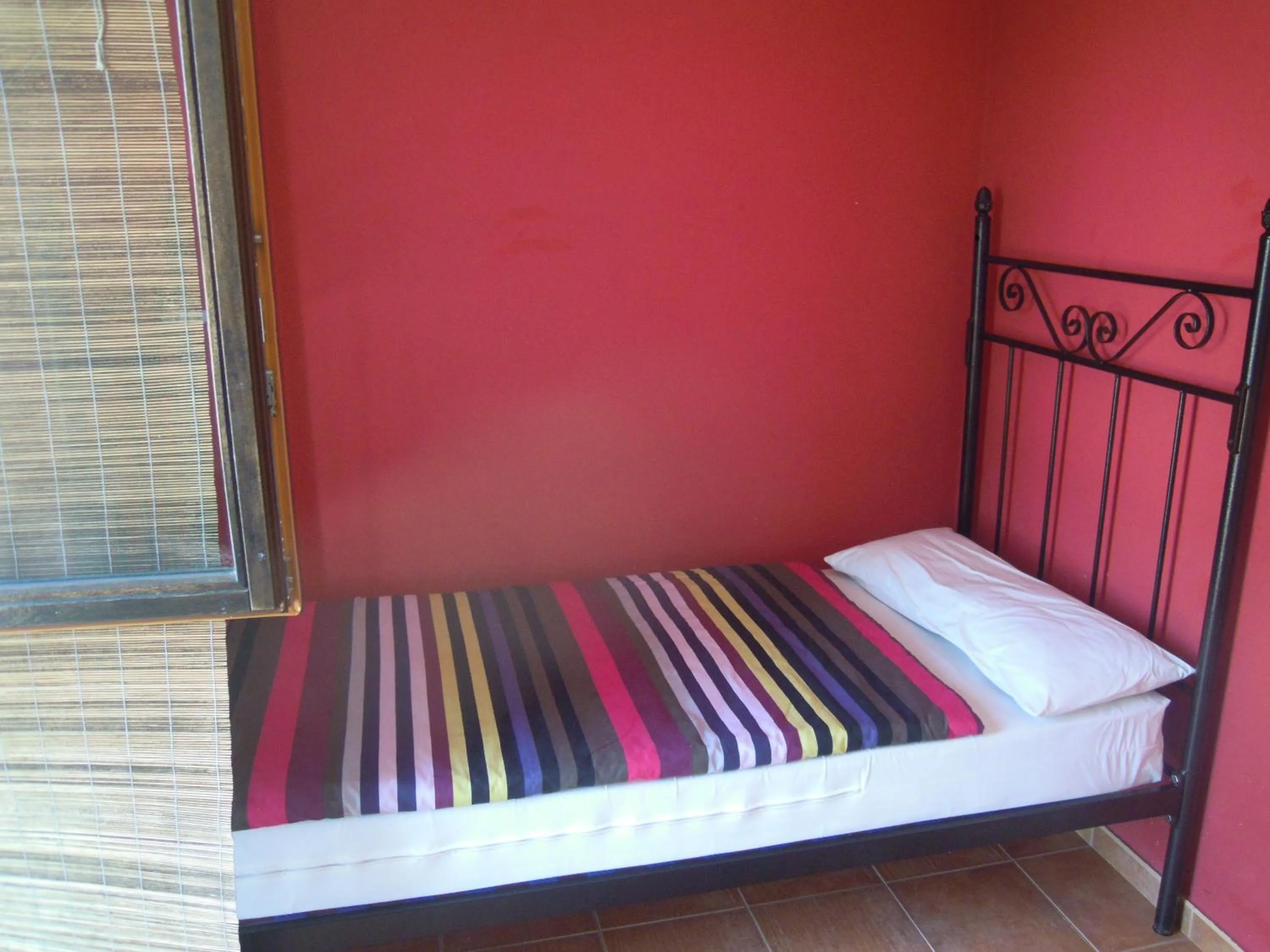 Decorative detail, Bed in Albergue O Durmiñento