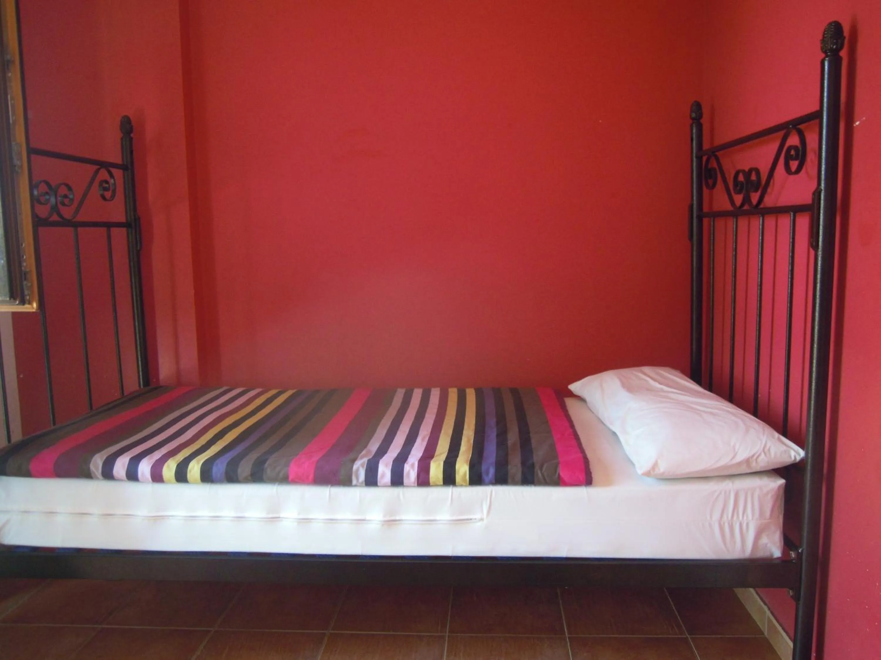 Decorative detail, Bed in Albergue O Durmiñento