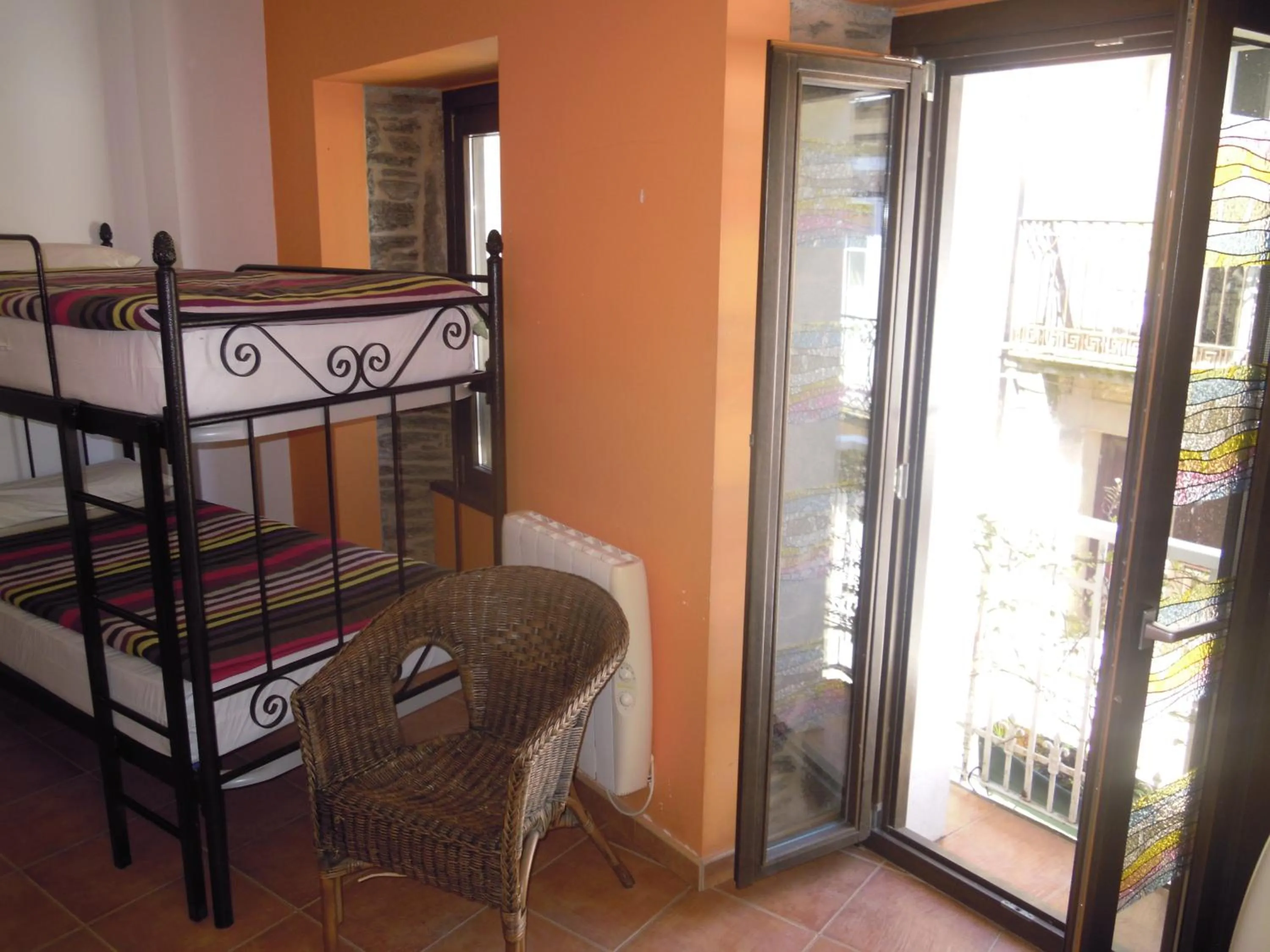 Photo of the whole room, Bed in Albergue O Durmiñento