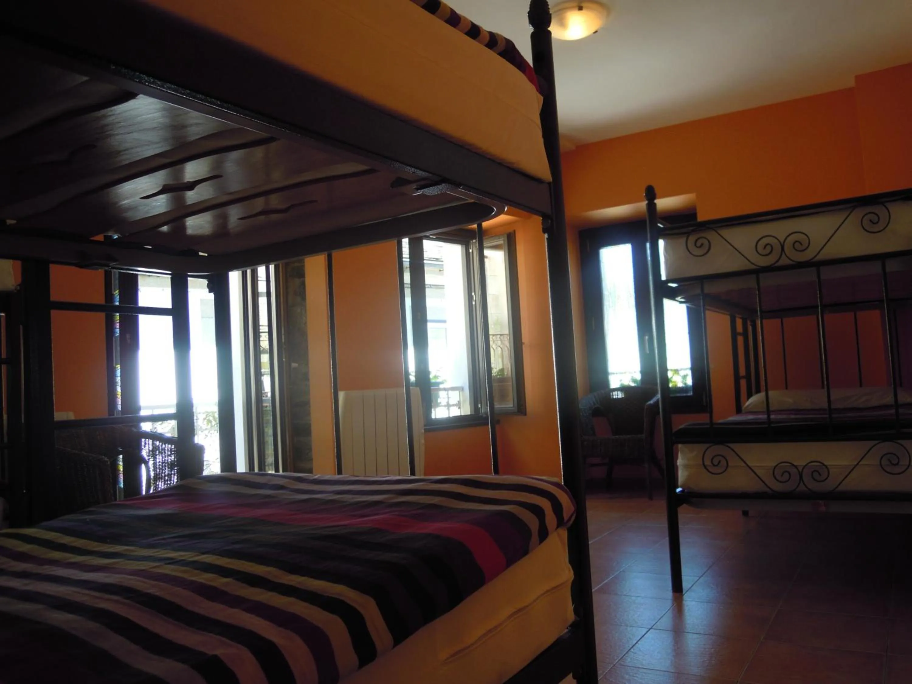 Photo of the whole room, Bed in Albergue O Durmiñento
