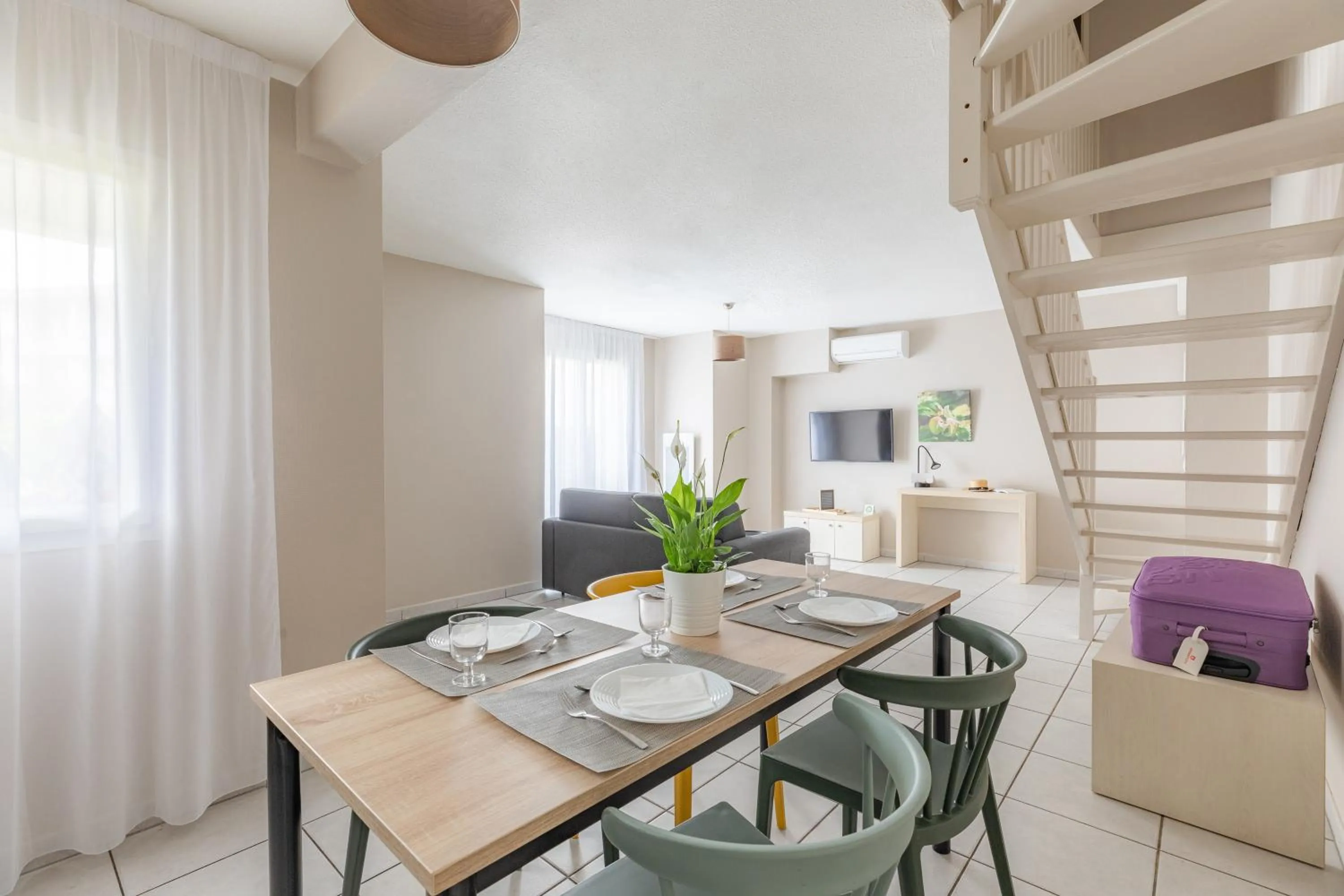 TV and multimedia in Appart'City Classic Bordeaux Aéroport St Jean D'Illac