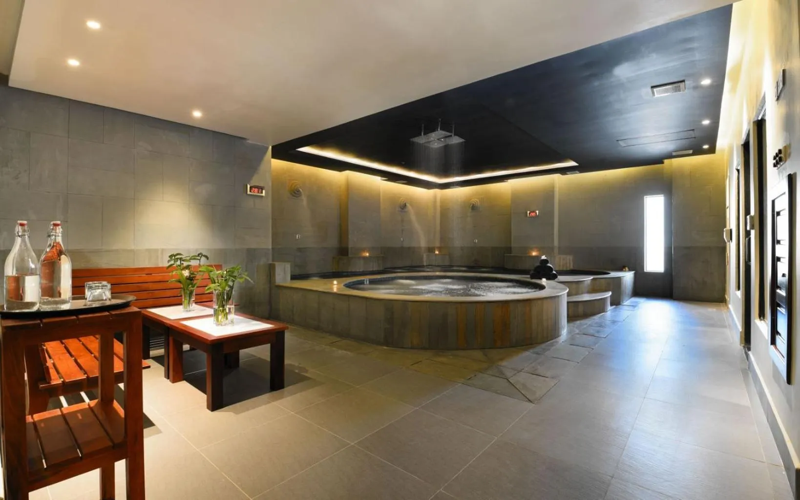 Hot Tub in The Royal Family Suites by Memoire Palace Resort & Spa