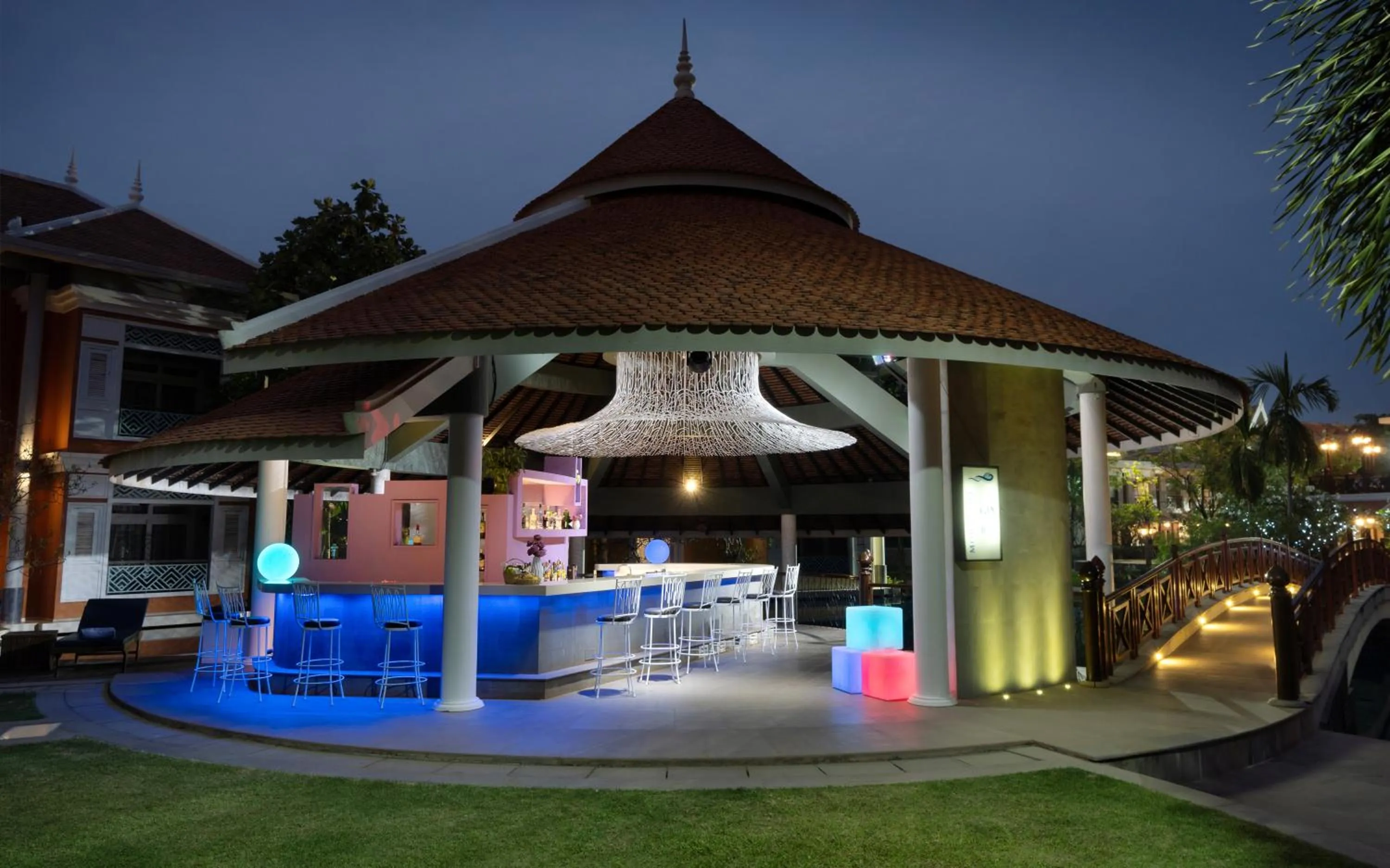 Lounge or bar in The Royal Family Suites by Memoire Palace Resort & Spa