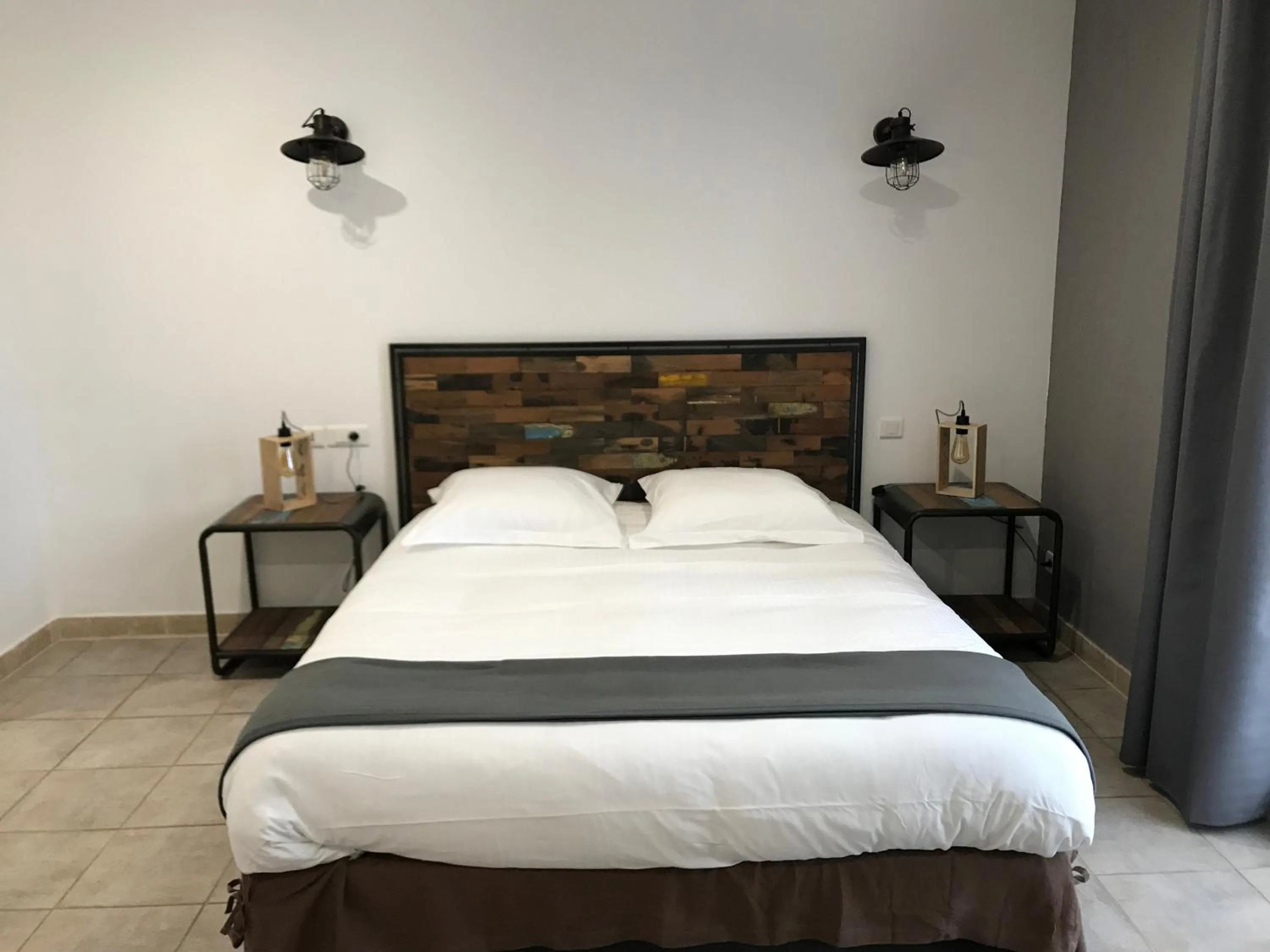 Bed in Le Devem De Mirapier