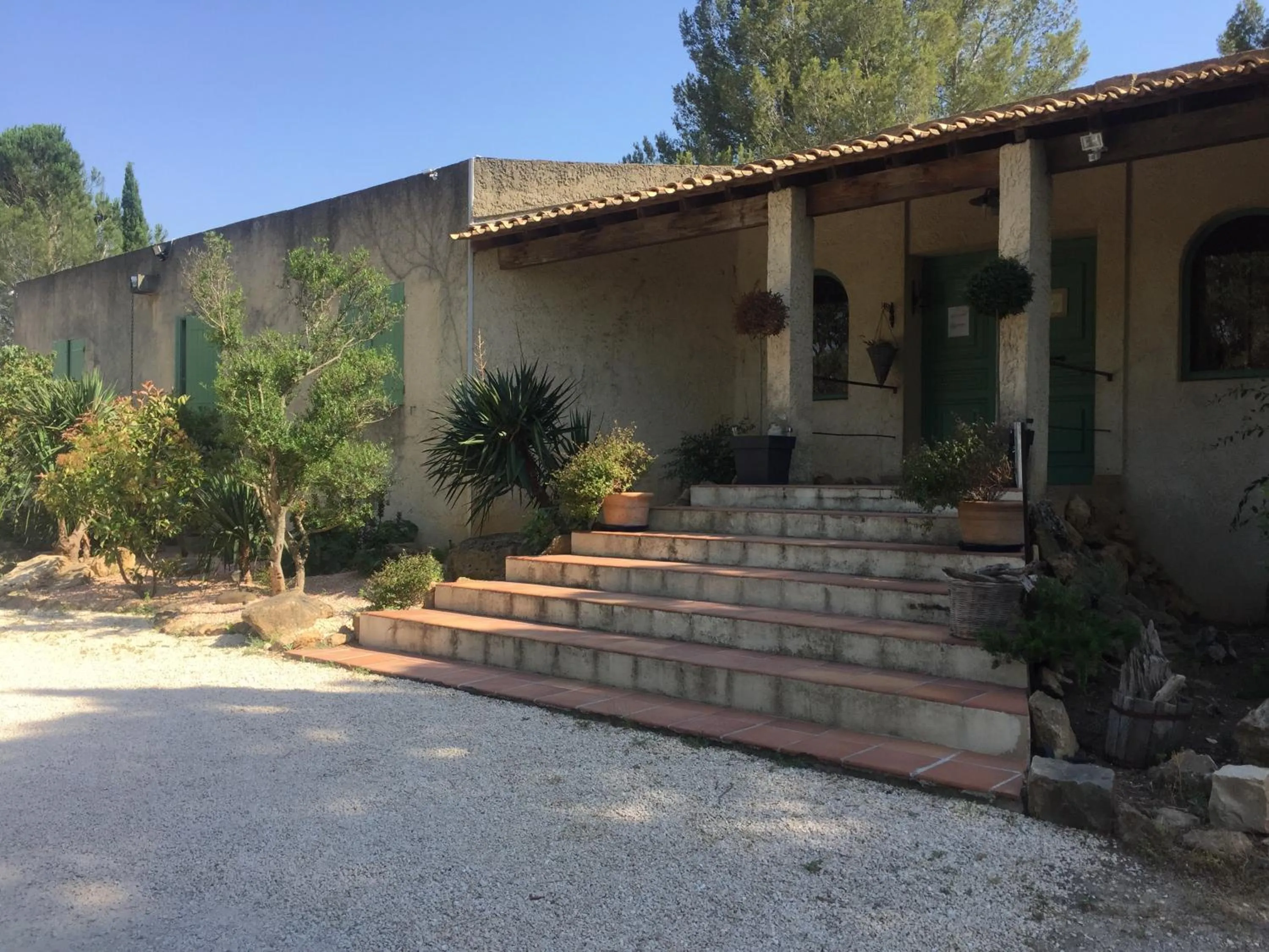 Facade/entrance in Le Devem De Mirapier