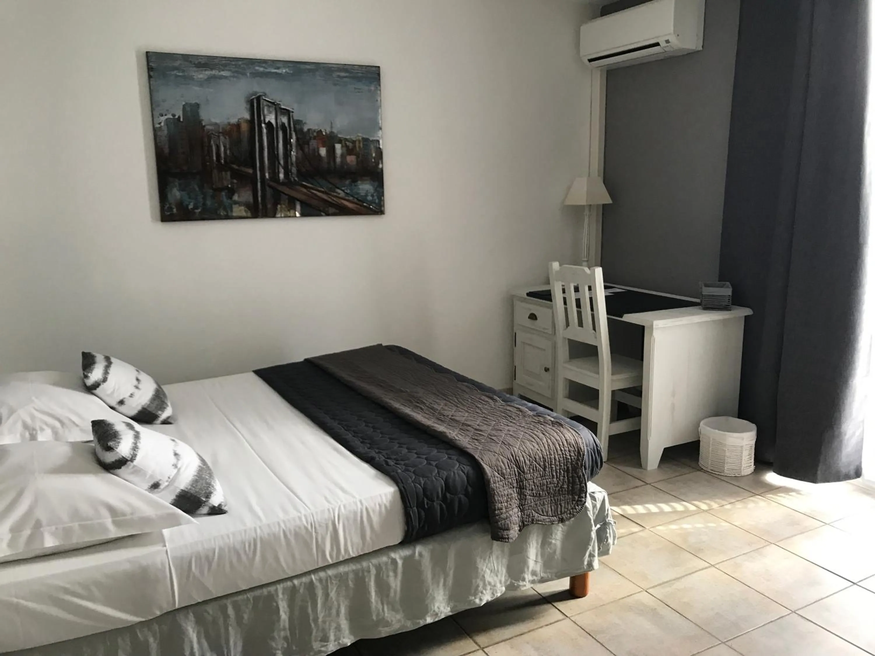 Bed in Le Devem De Mirapier