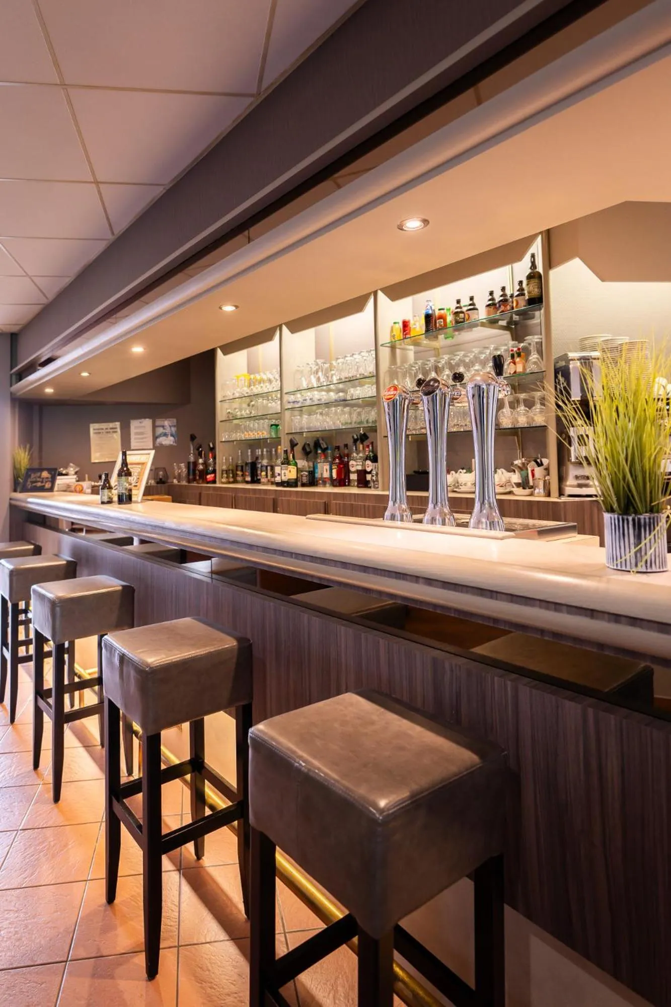 Lounge or bar in Logis Hôtel Restaurant Le Sainte Mère