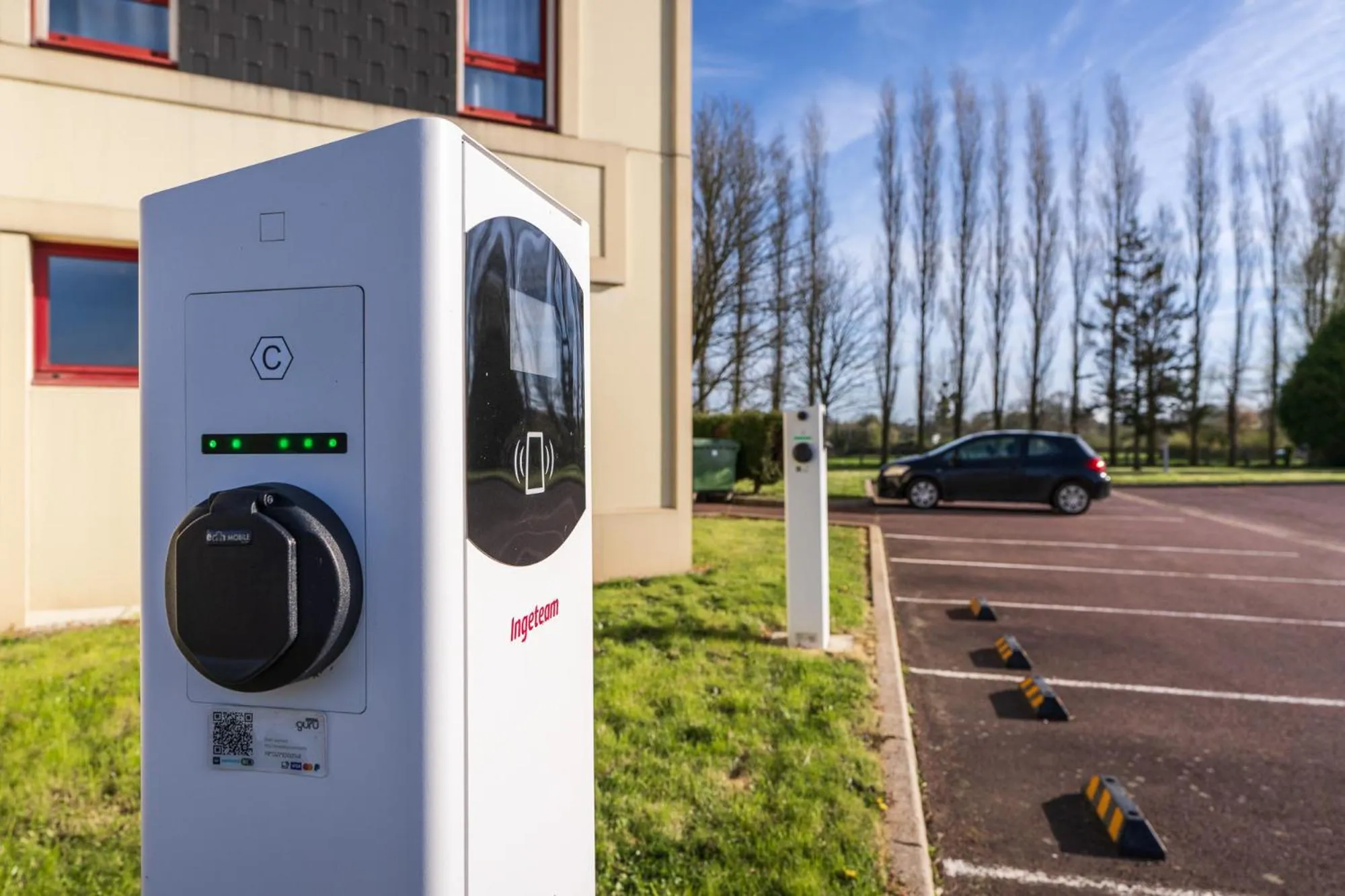 Parking in Logis Hôtel Restaurant Le Sainte Mère