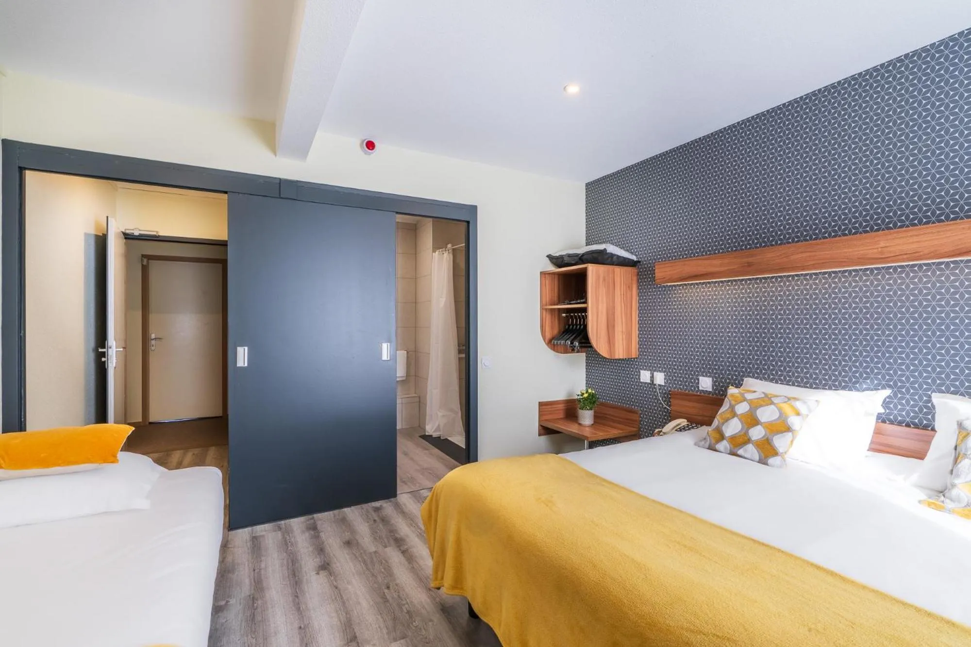 Photo of the whole room, Bed in Logis Hôtel Restaurant Le Sainte Mère