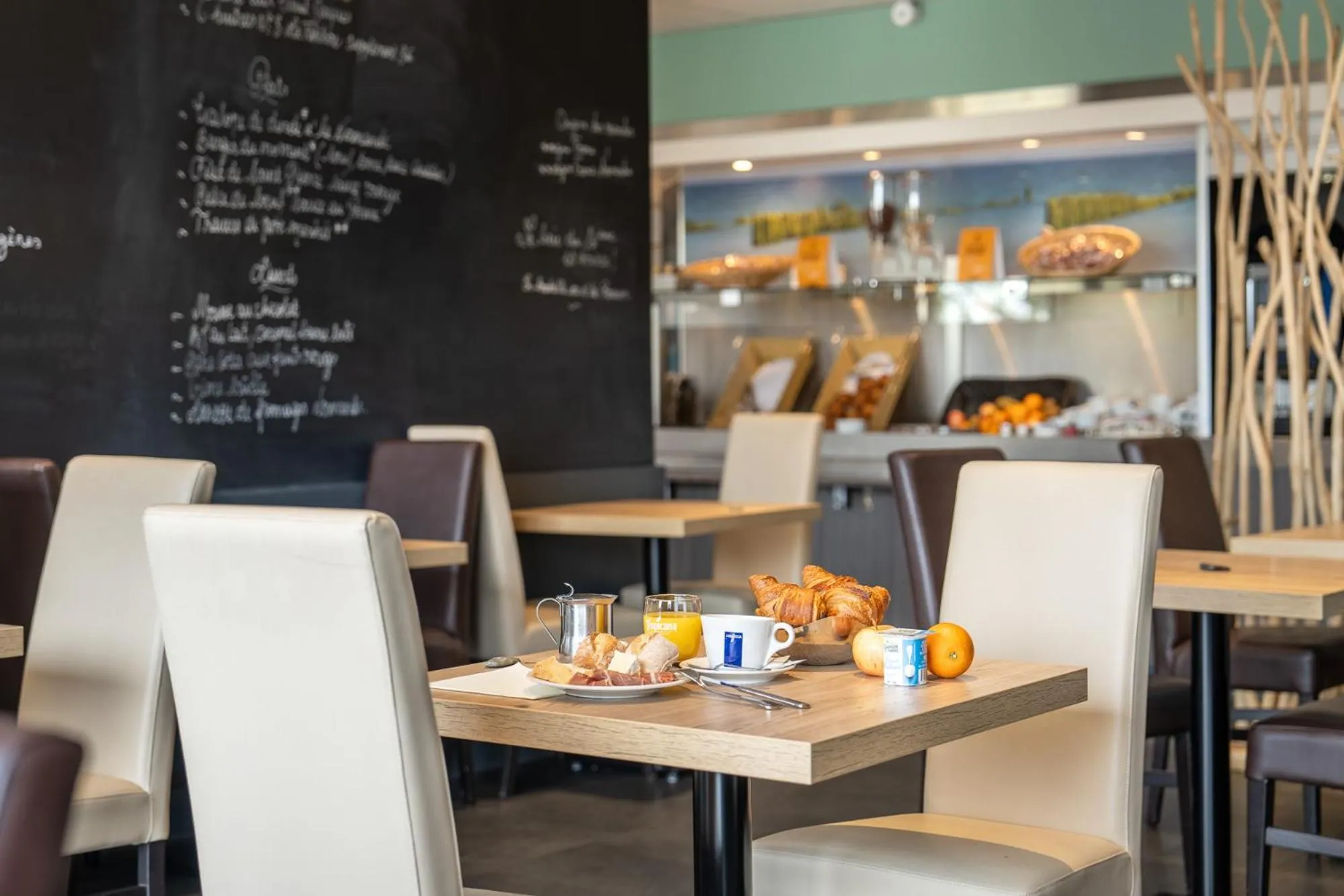 Breakfast in Logis Hôtel Restaurant Le Sainte Mère